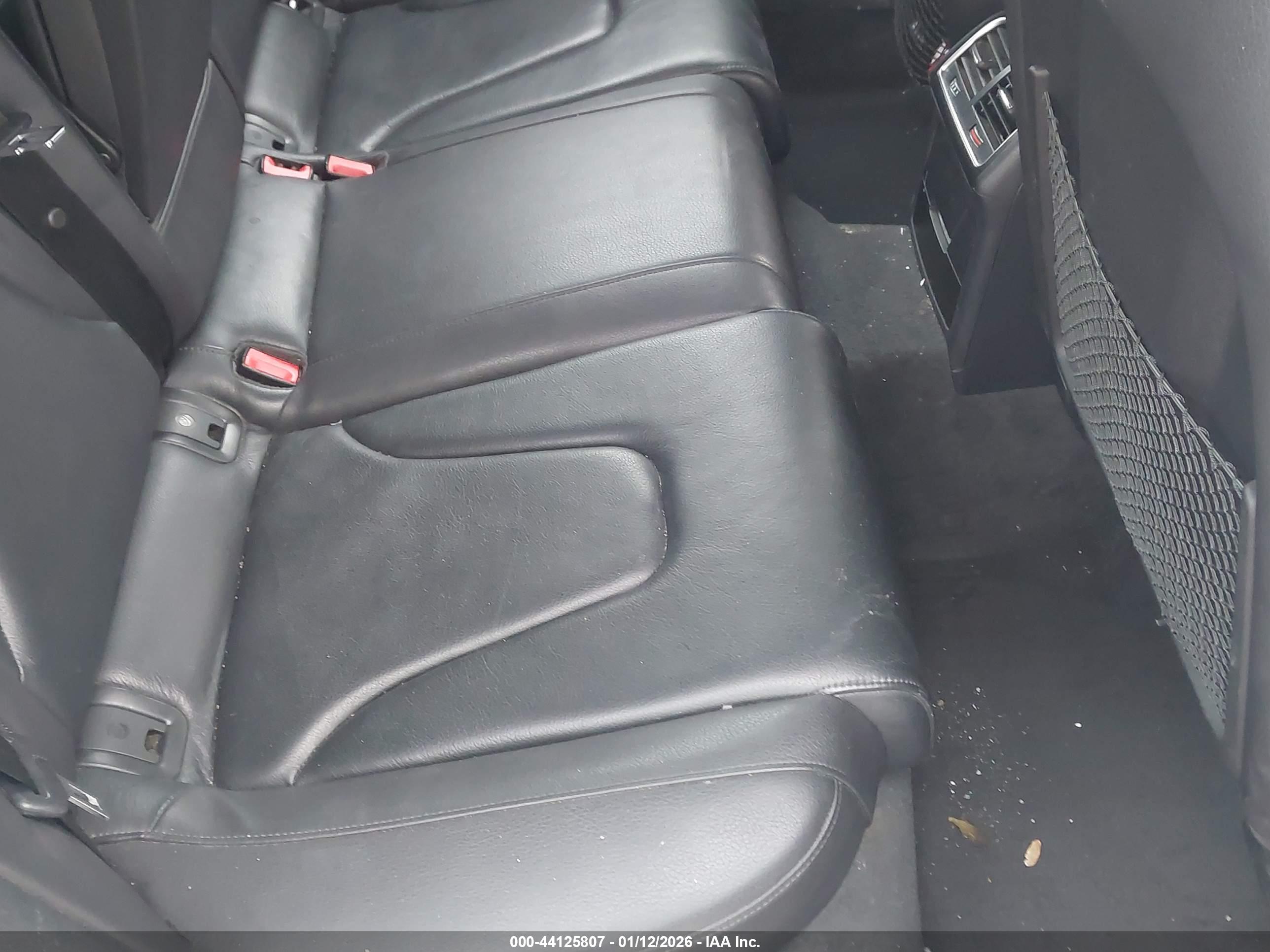 AUDI A4 image 8