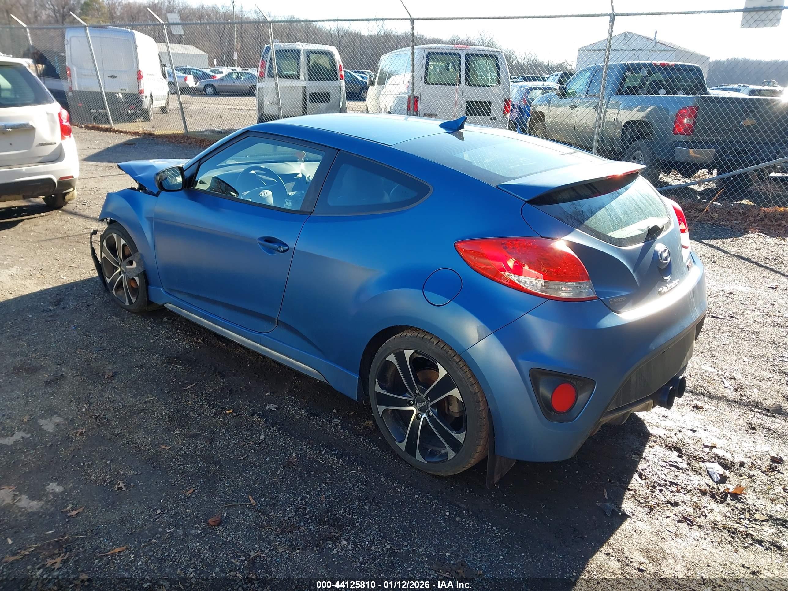 HYUNDAI VELOSTER image 3