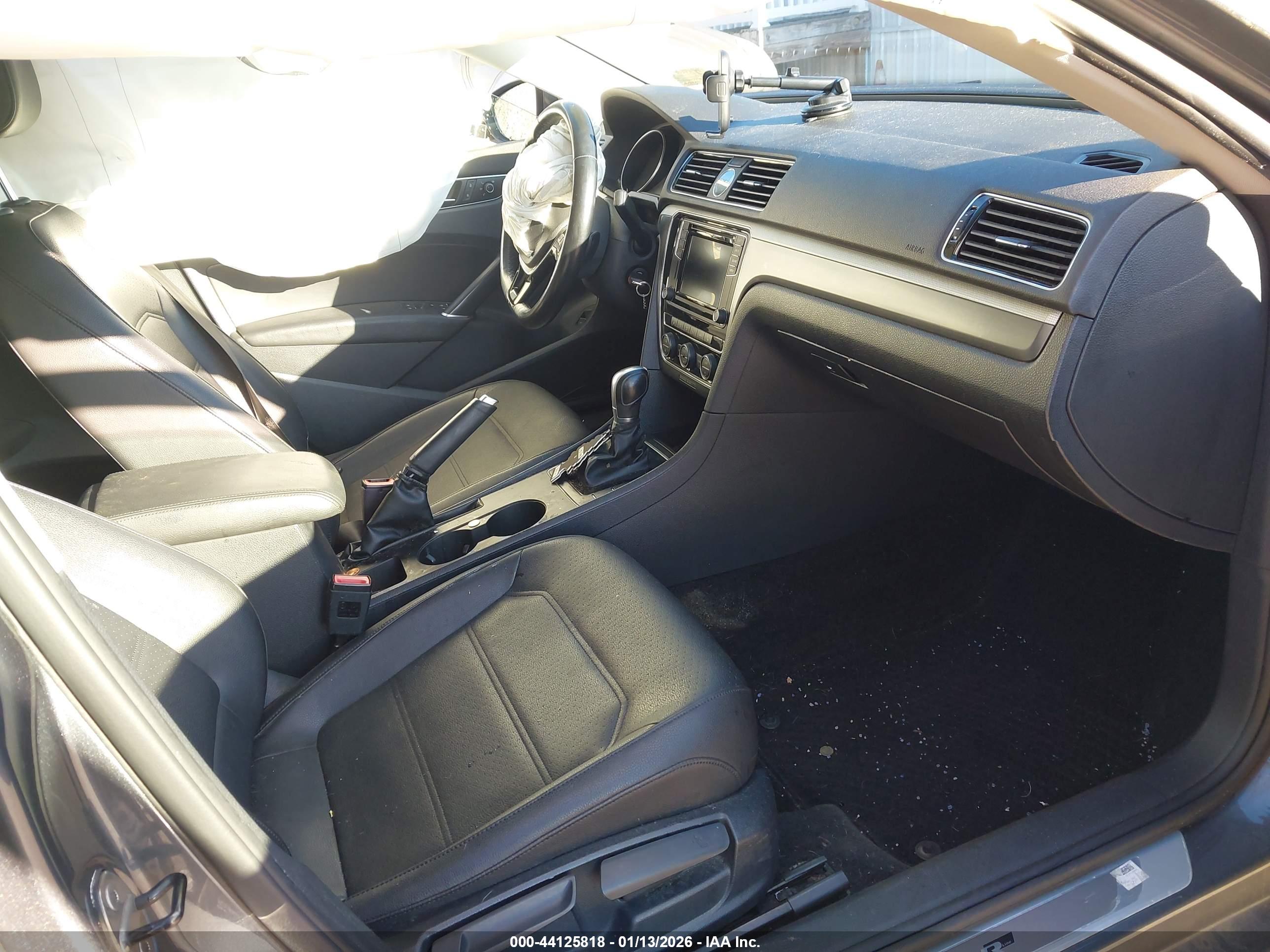 VOLKSWAGEN PASSAT image 5