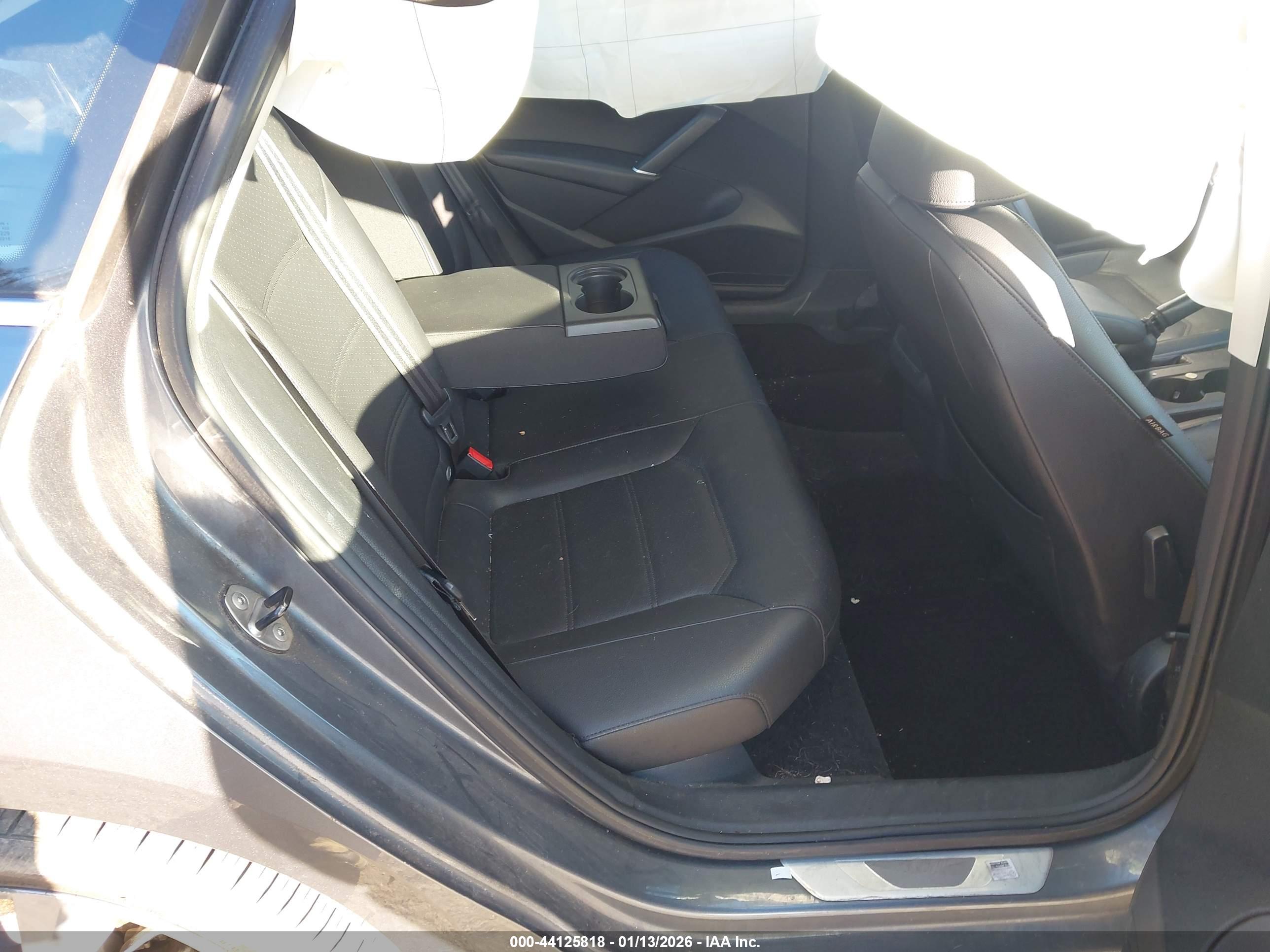 VOLKSWAGEN PASSAT image 8