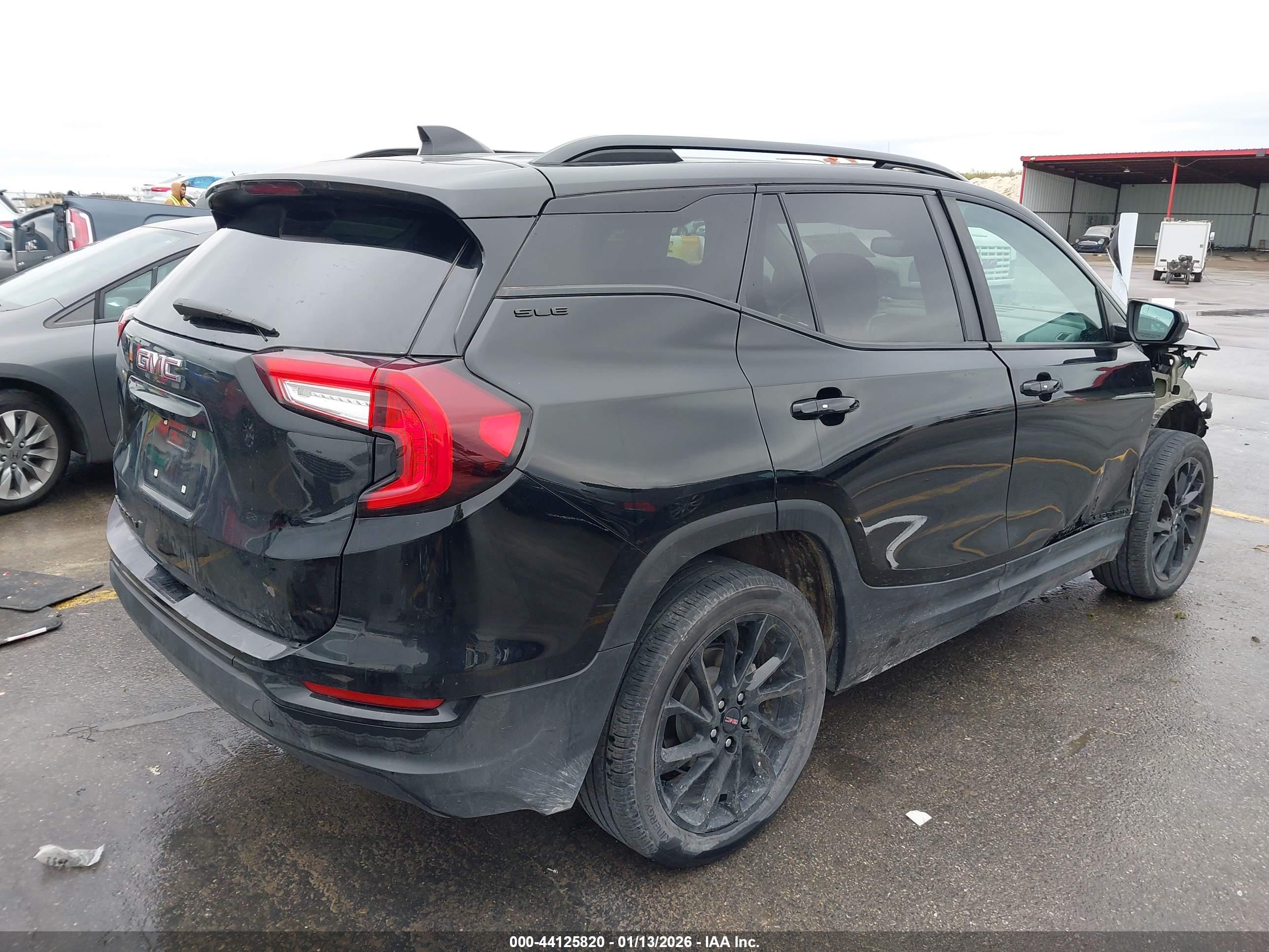GMC TERRAIN image 4