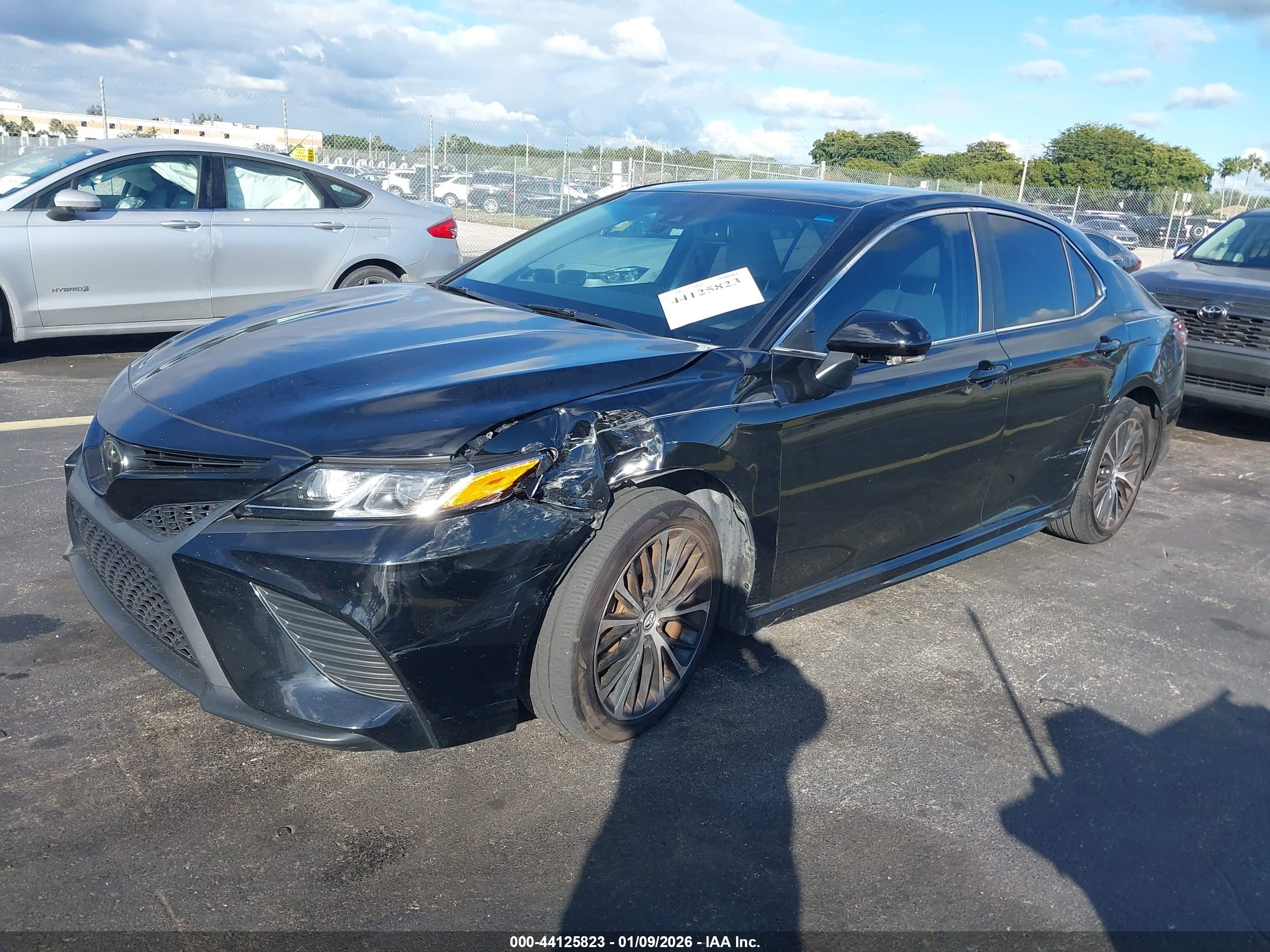 TOYOTA CAMRY image 2