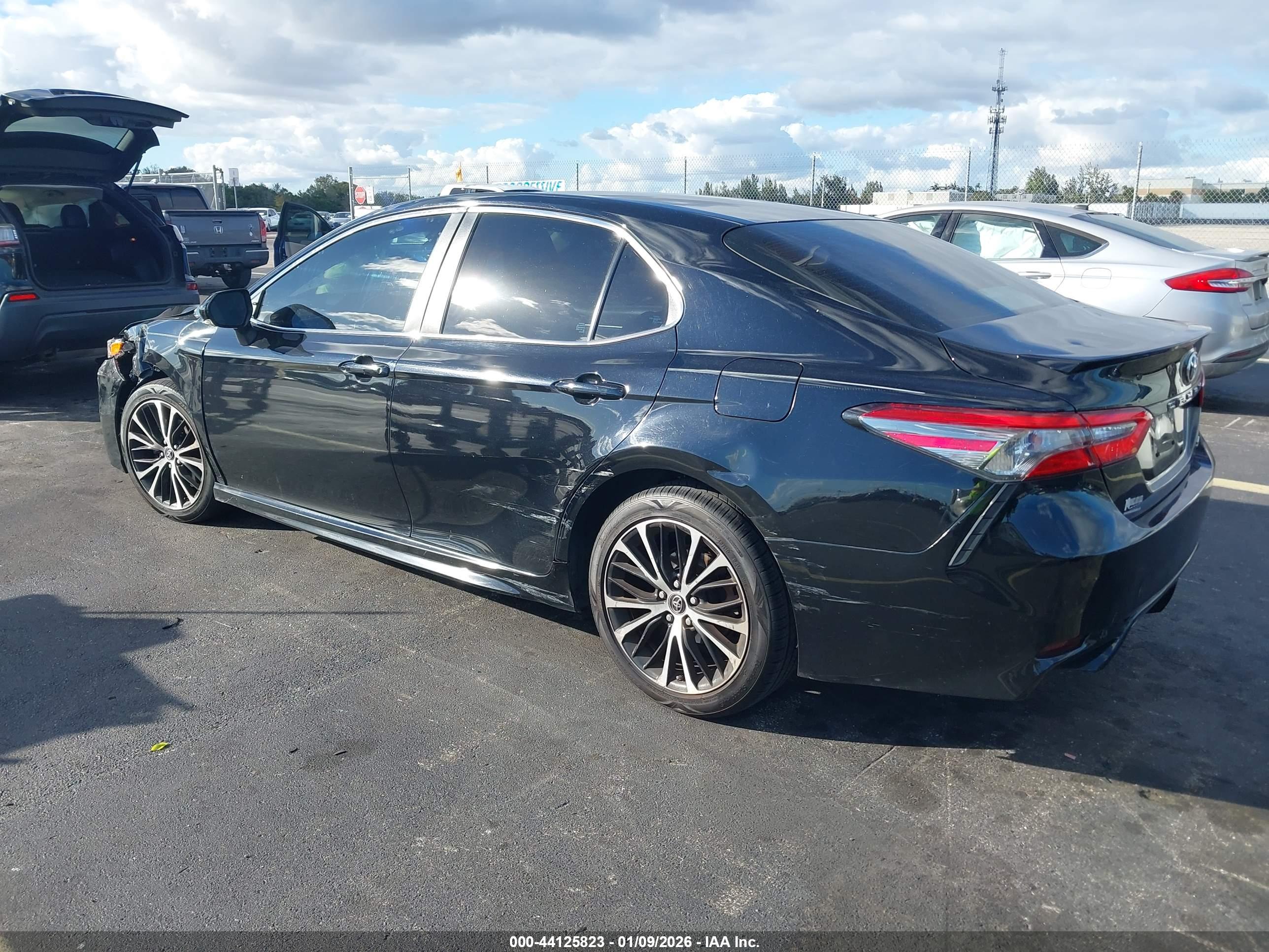 TOYOTA CAMRY image 3
