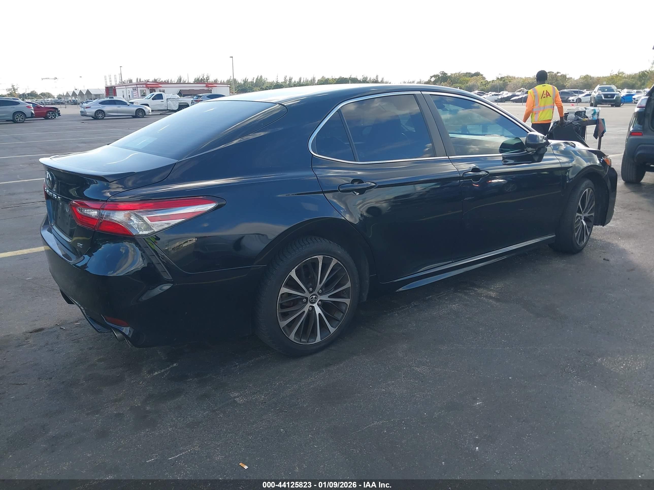 TOYOTA CAMRY image 4