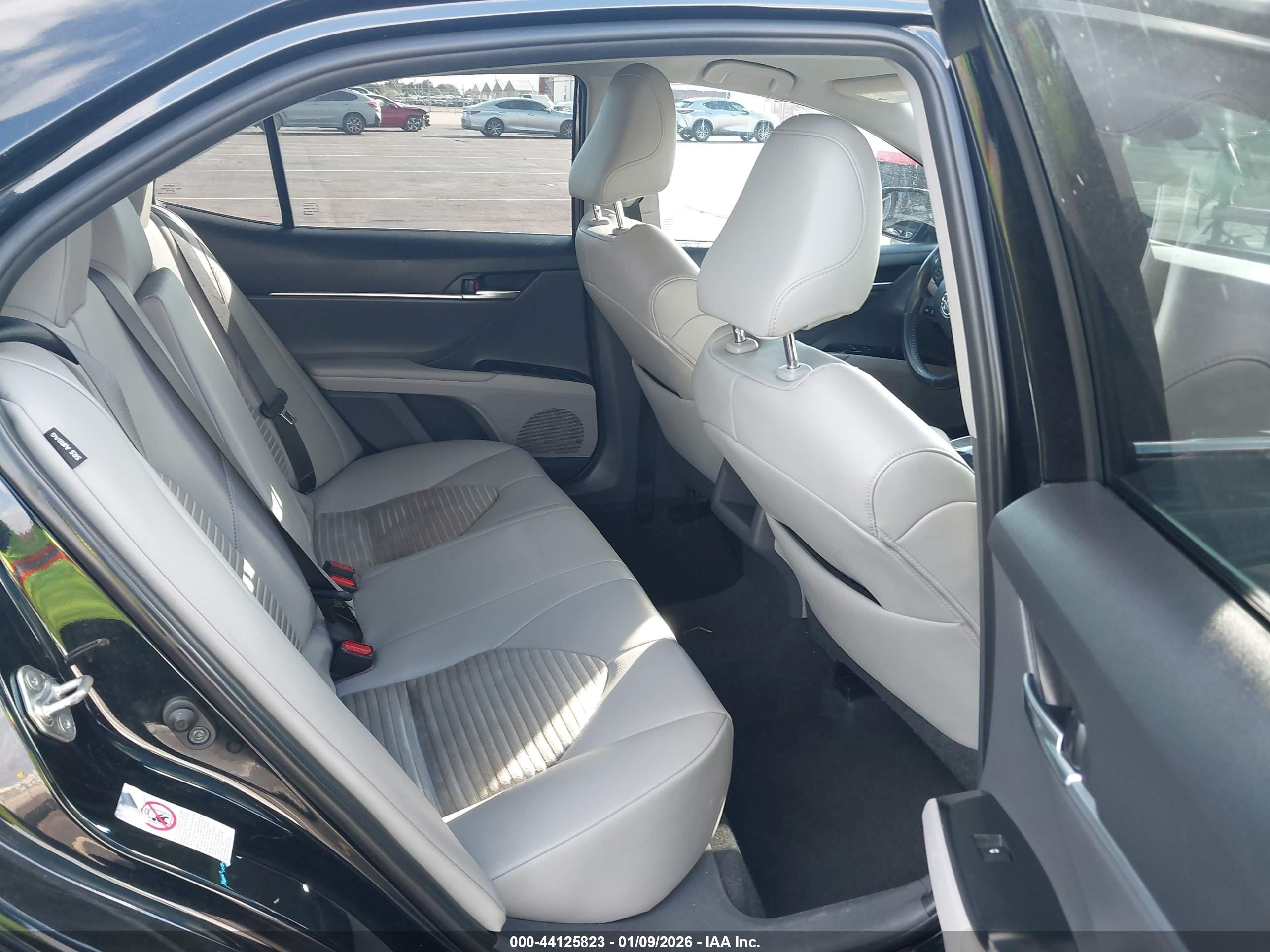 TOYOTA CAMRY image 8