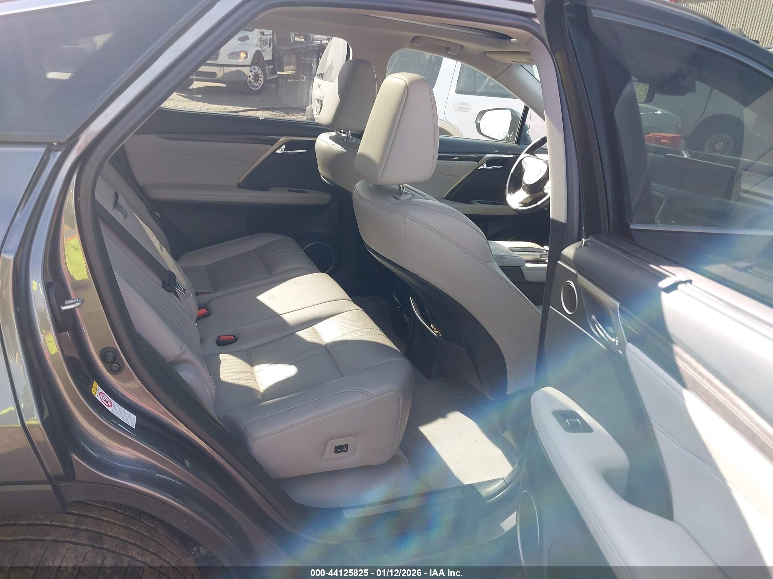 LEXUS RX image 8