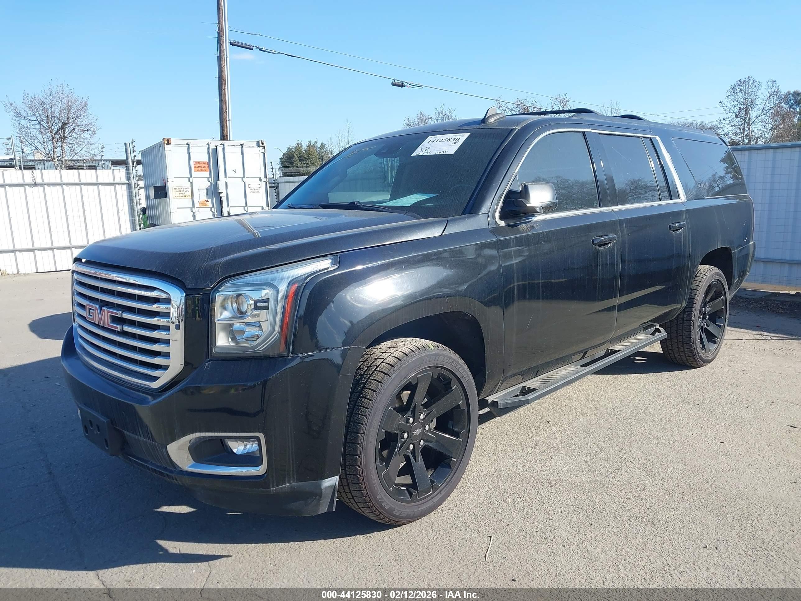 GMC YUKON image 2