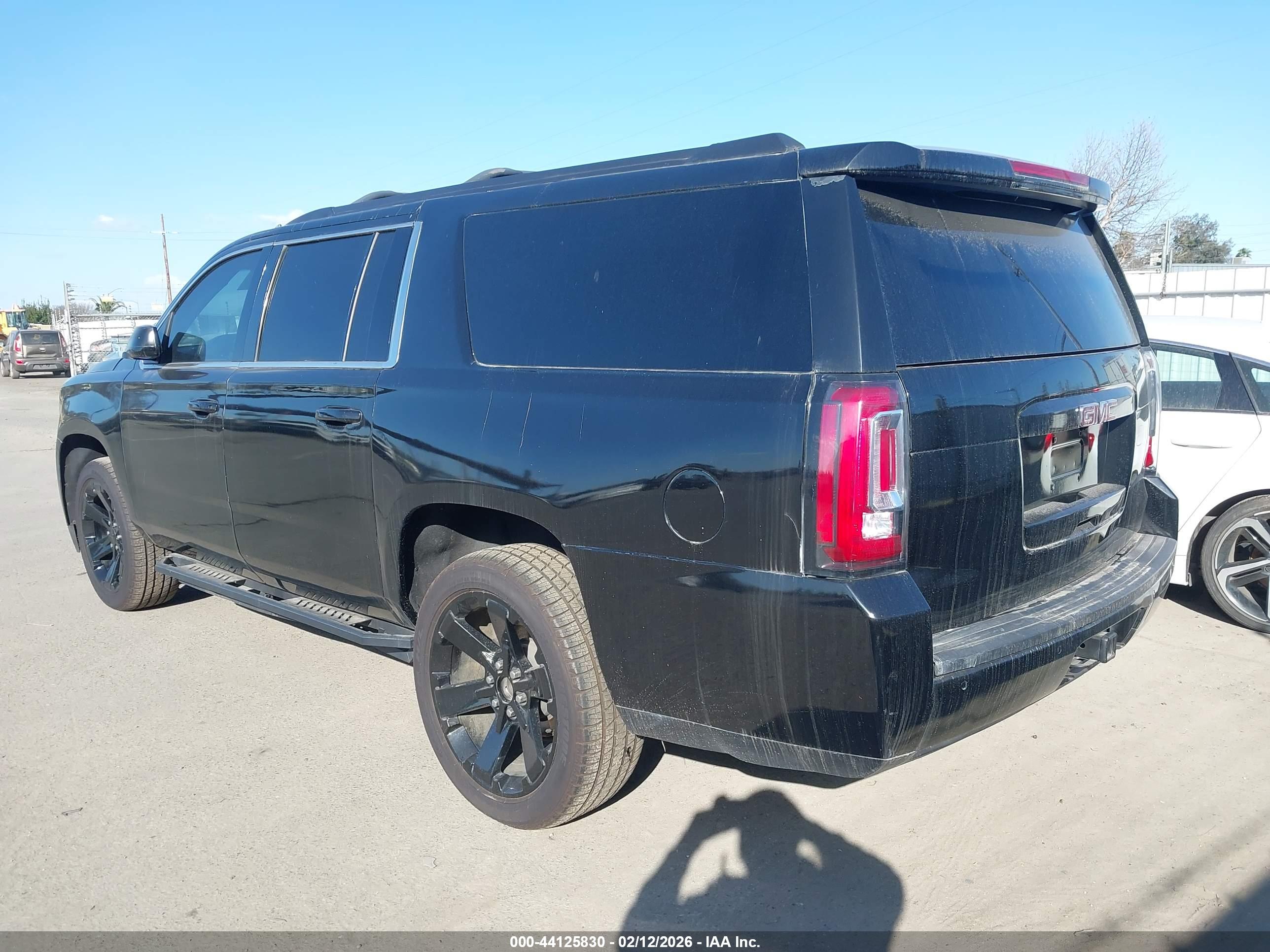 GMC YUKON image 3