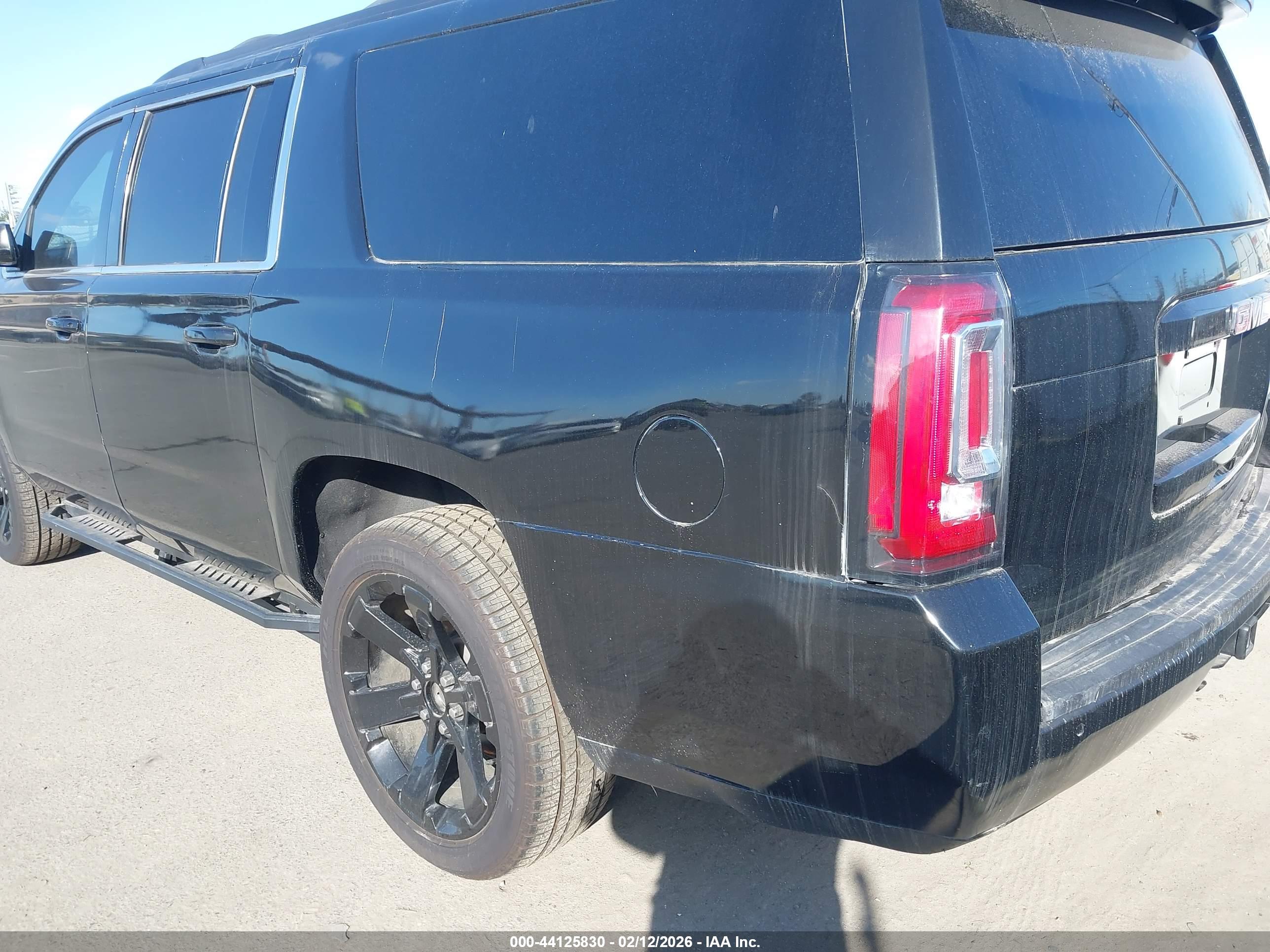 GMC YUKON image 6