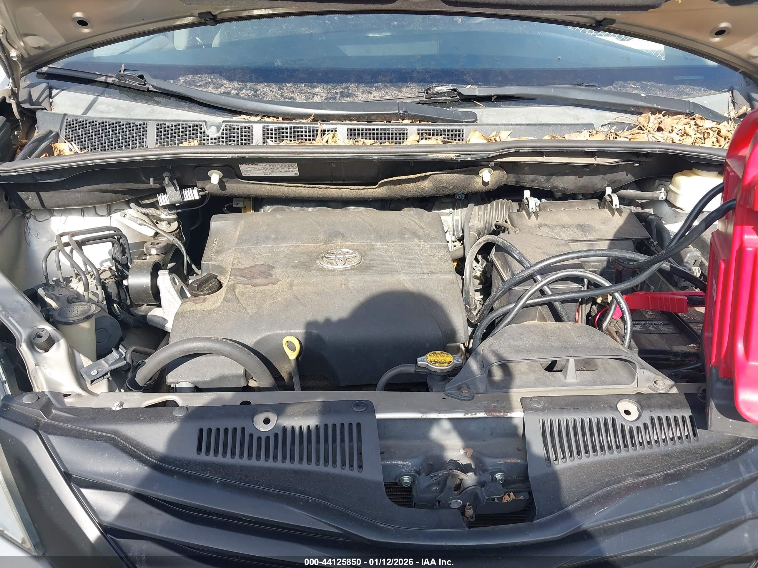 TOYOTA SIENNA image 10