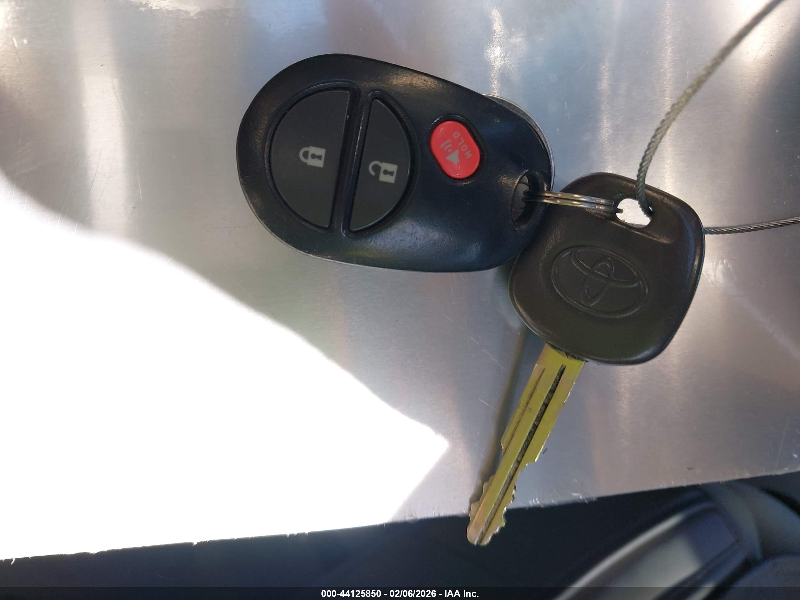 TOYOTA SIENNA image 11