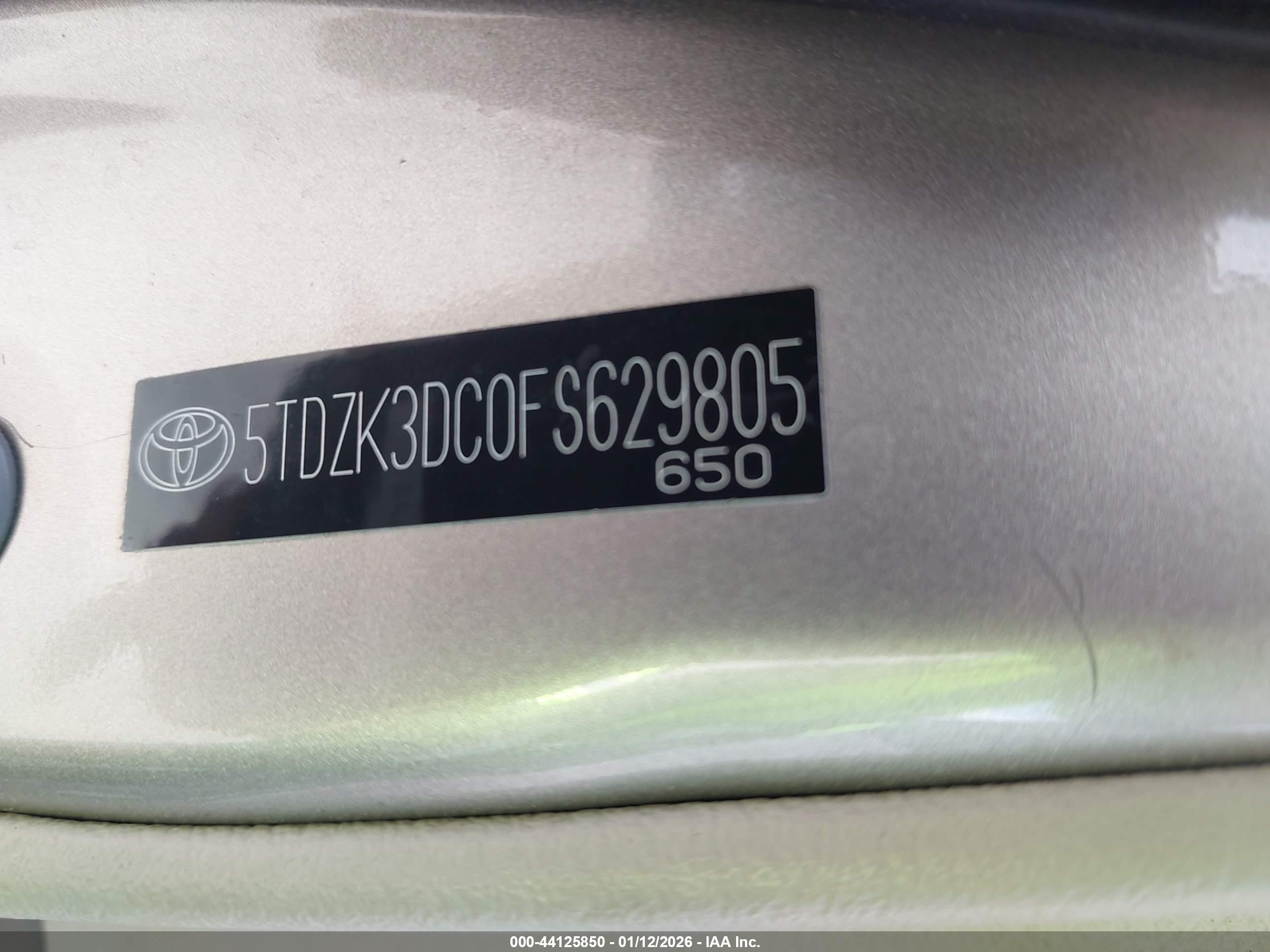 TOYOTA SIENNA image 9
