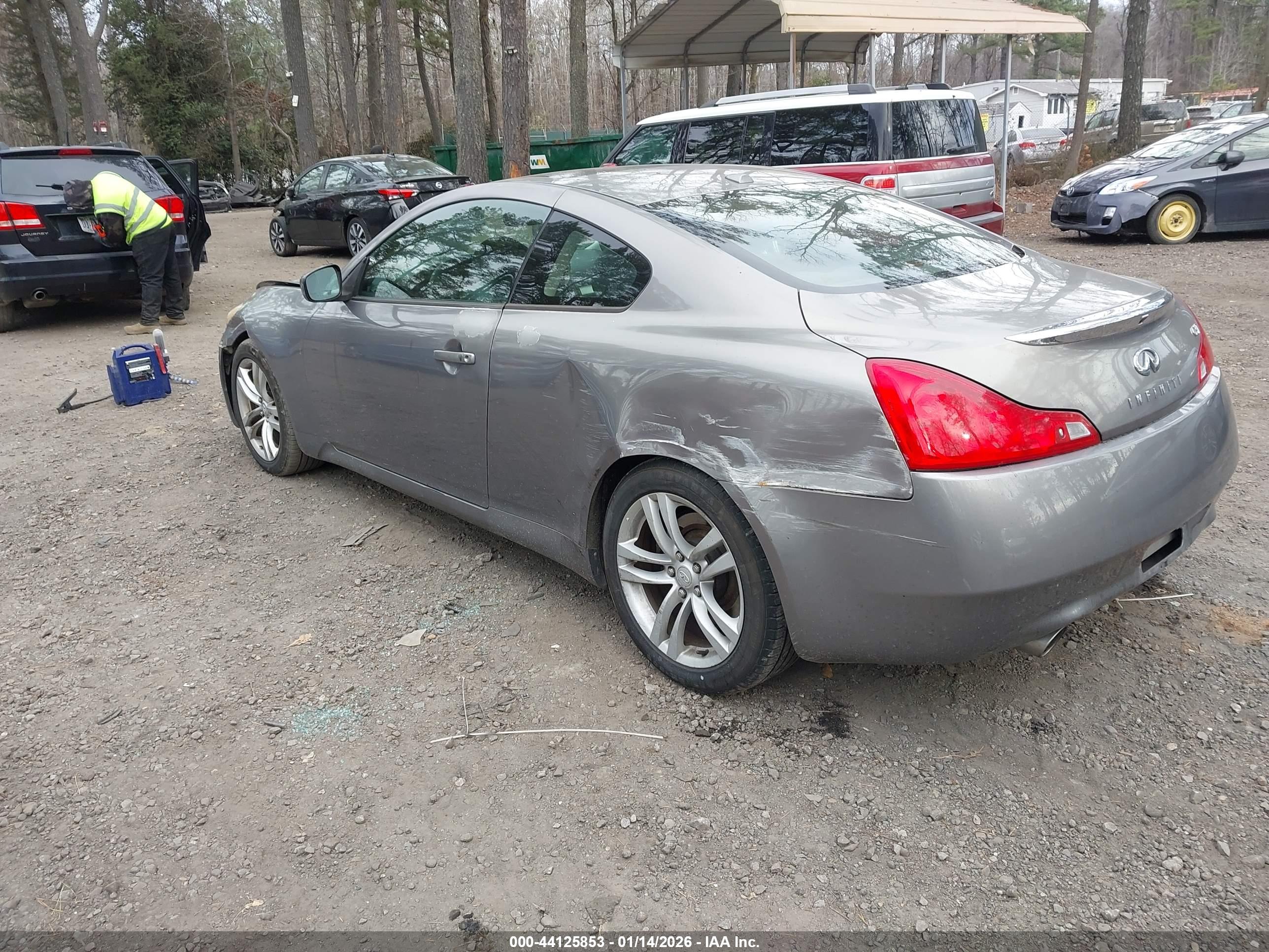 INFINITI G37 image 3