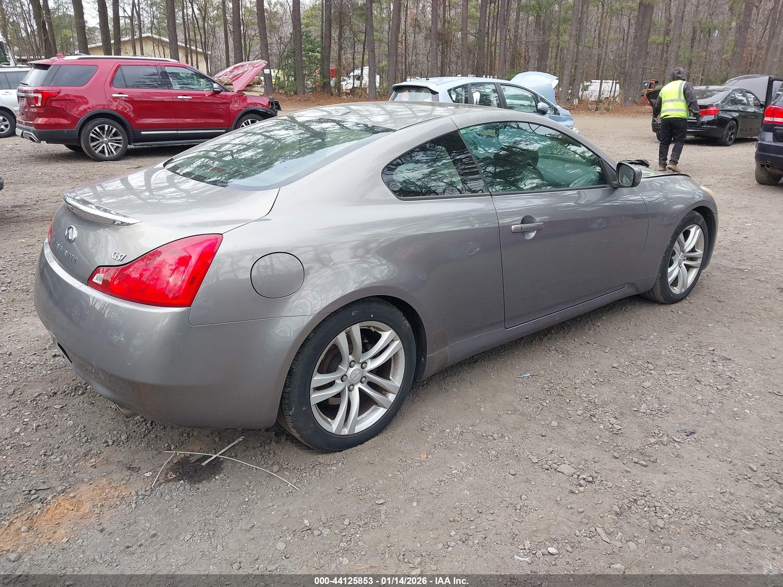 INFINITI G37 image 4