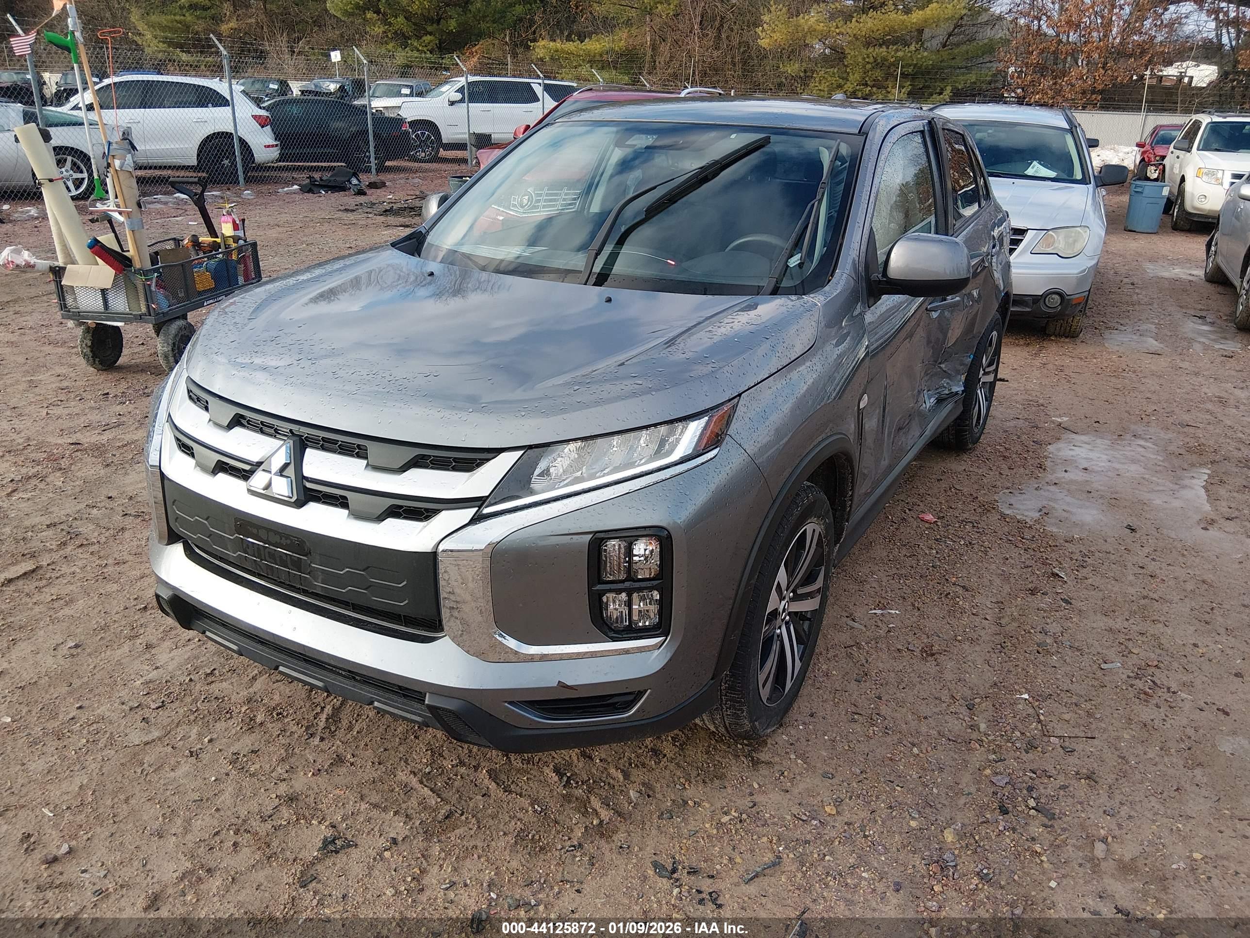 MITSUBISHI OUTLANDER image 2