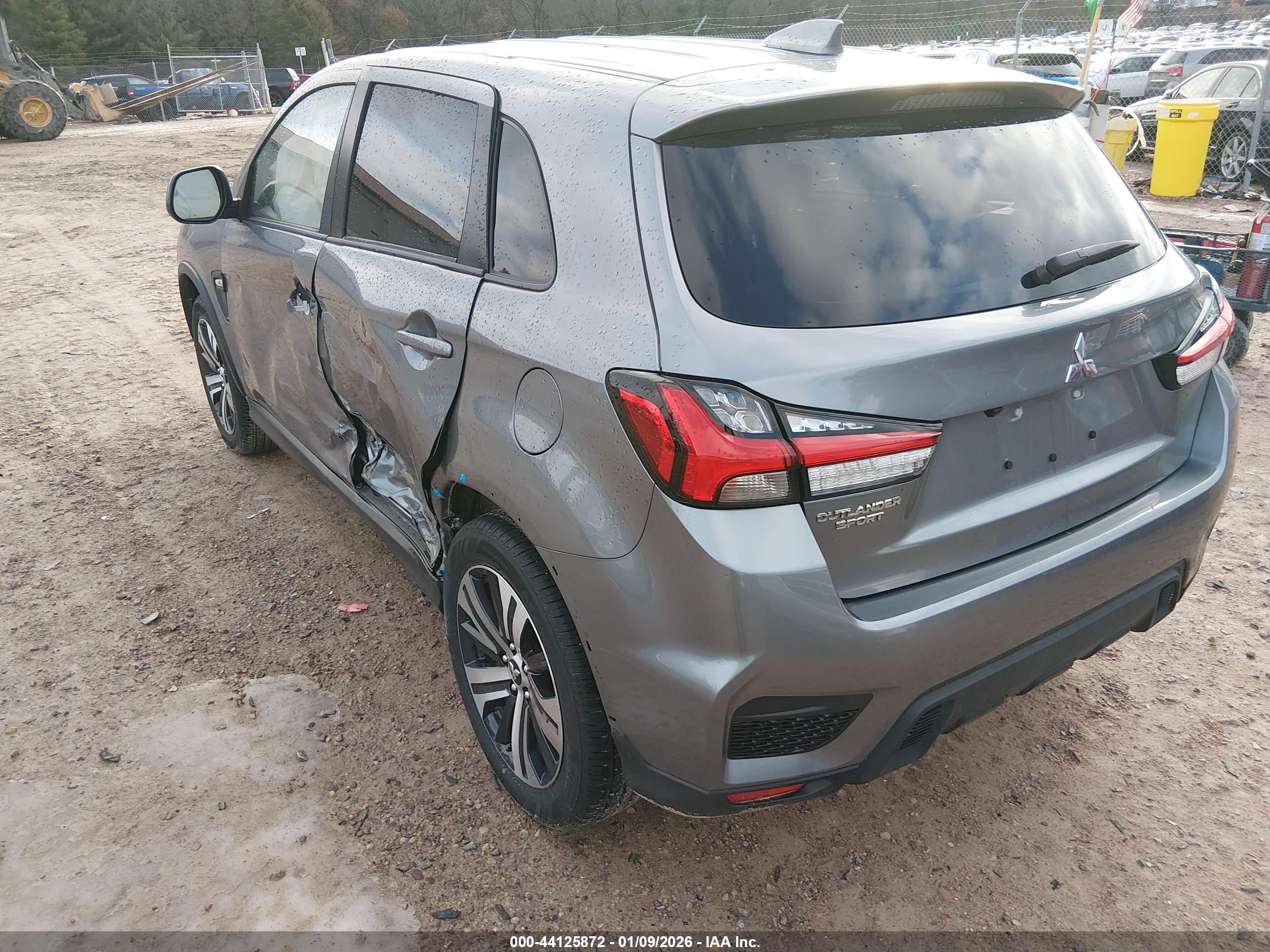 MITSUBISHI OUTLANDER image 3