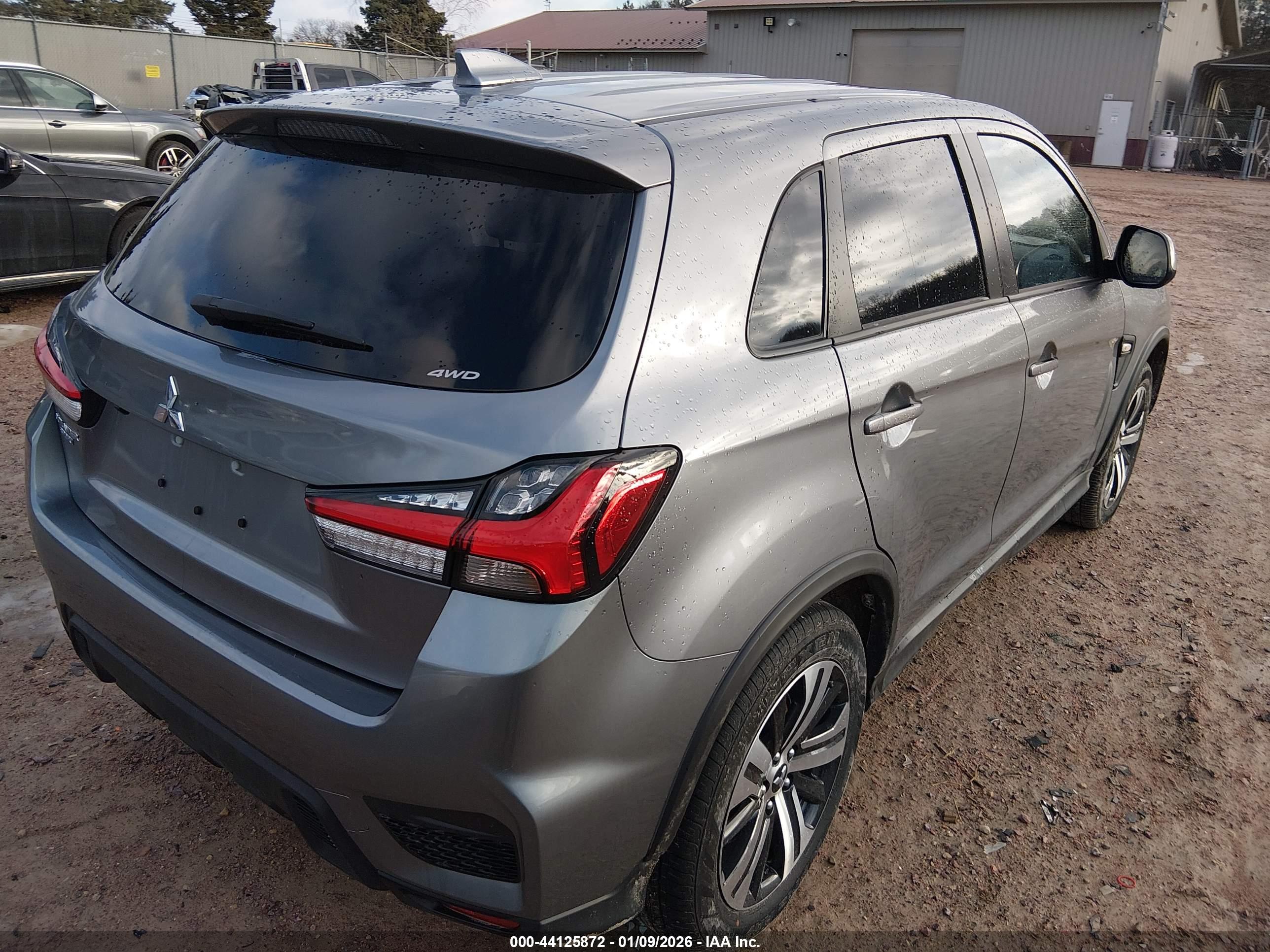 MITSUBISHI OUTLANDER image 4