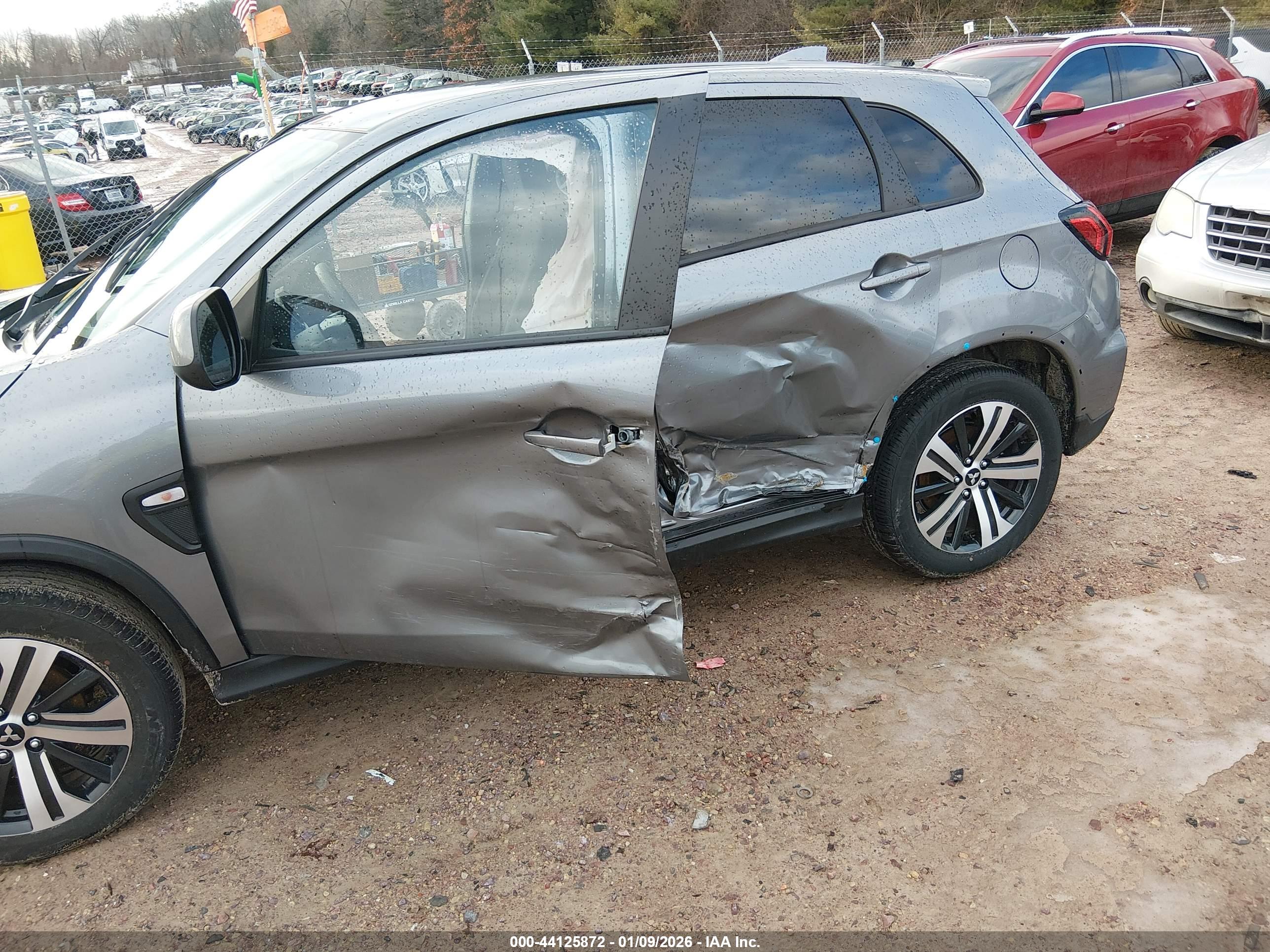 MITSUBISHI OUTLANDER image 6