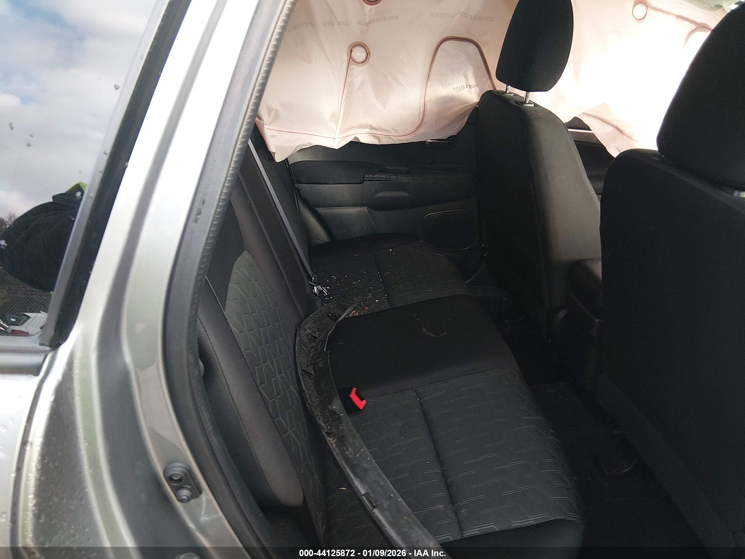 MITSUBISHI OUTLANDER image 8