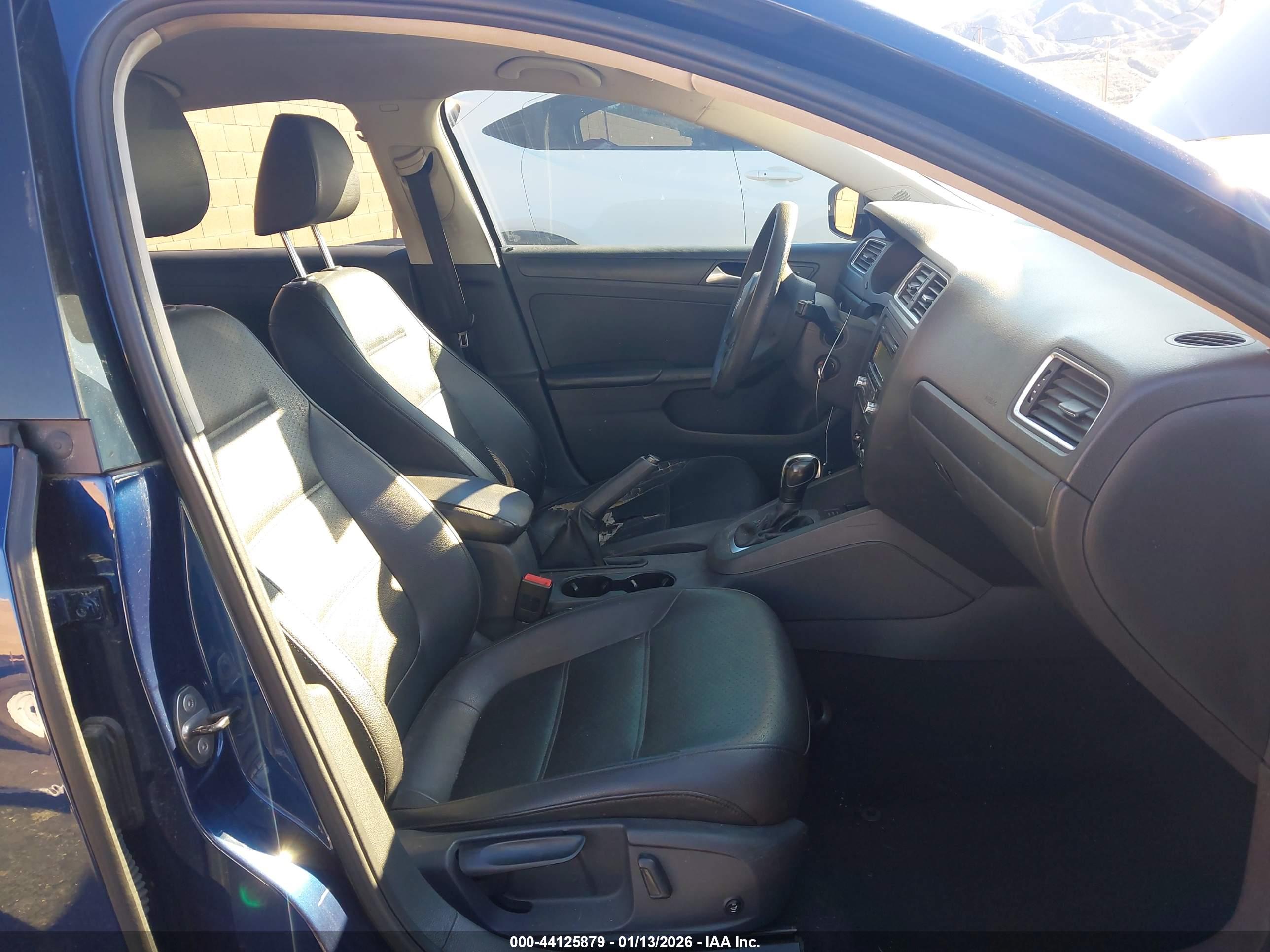 VOLKSWAGEN JETTA image 5