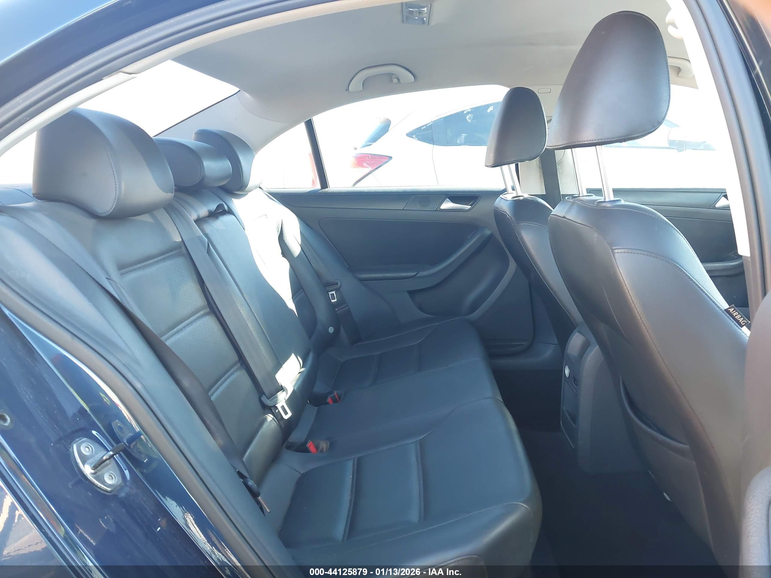 VOLKSWAGEN JETTA image 8
