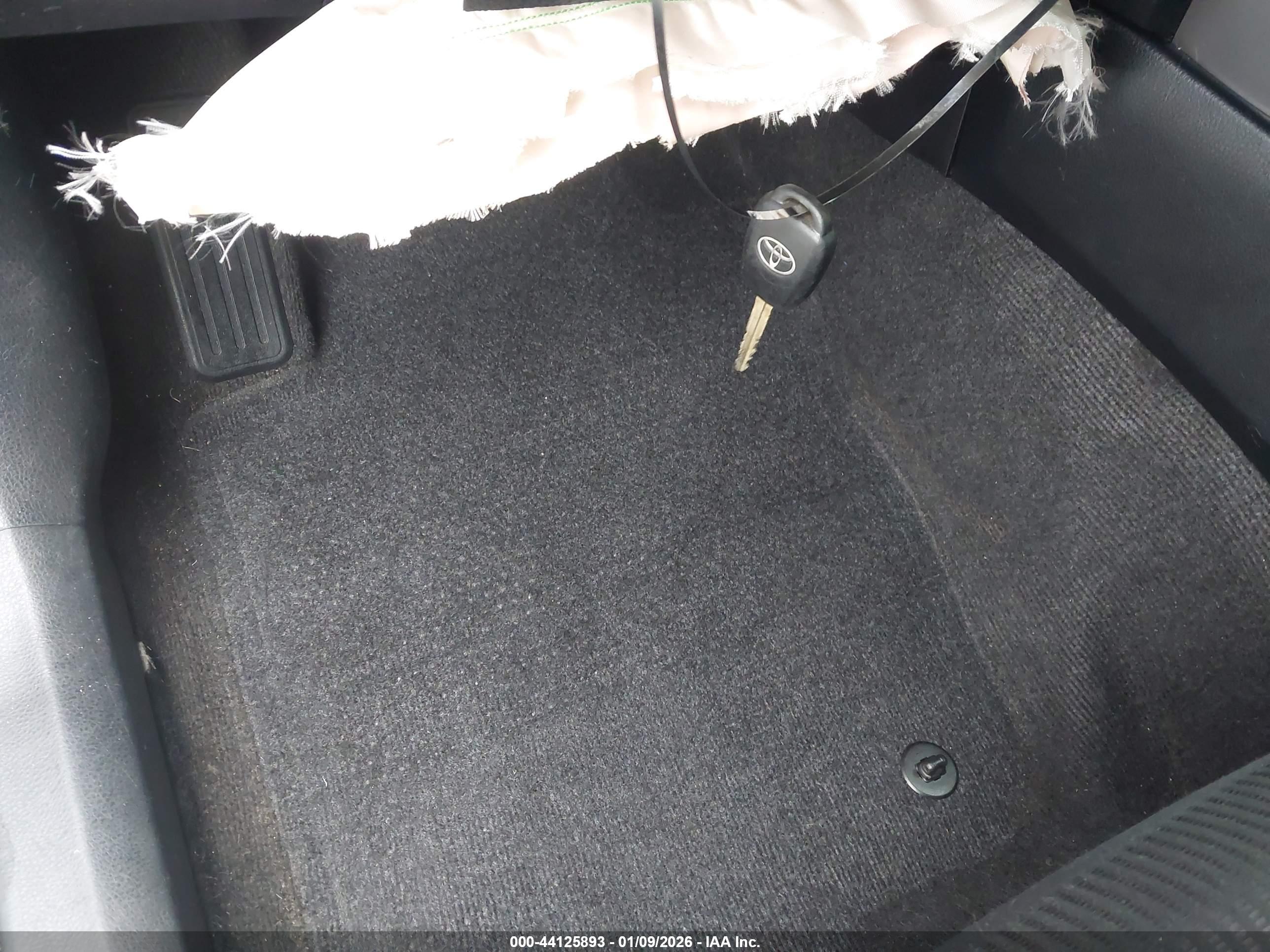 TOYOTA RAV4 image 11