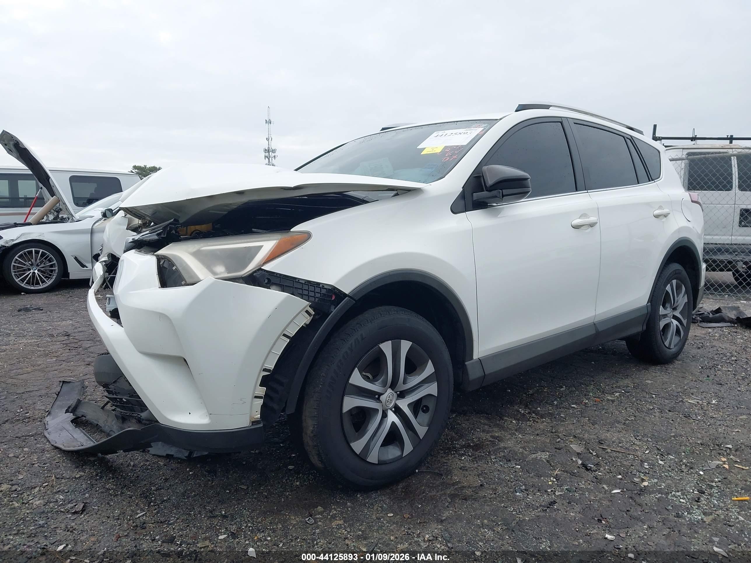 TOYOTA RAV4 image 2