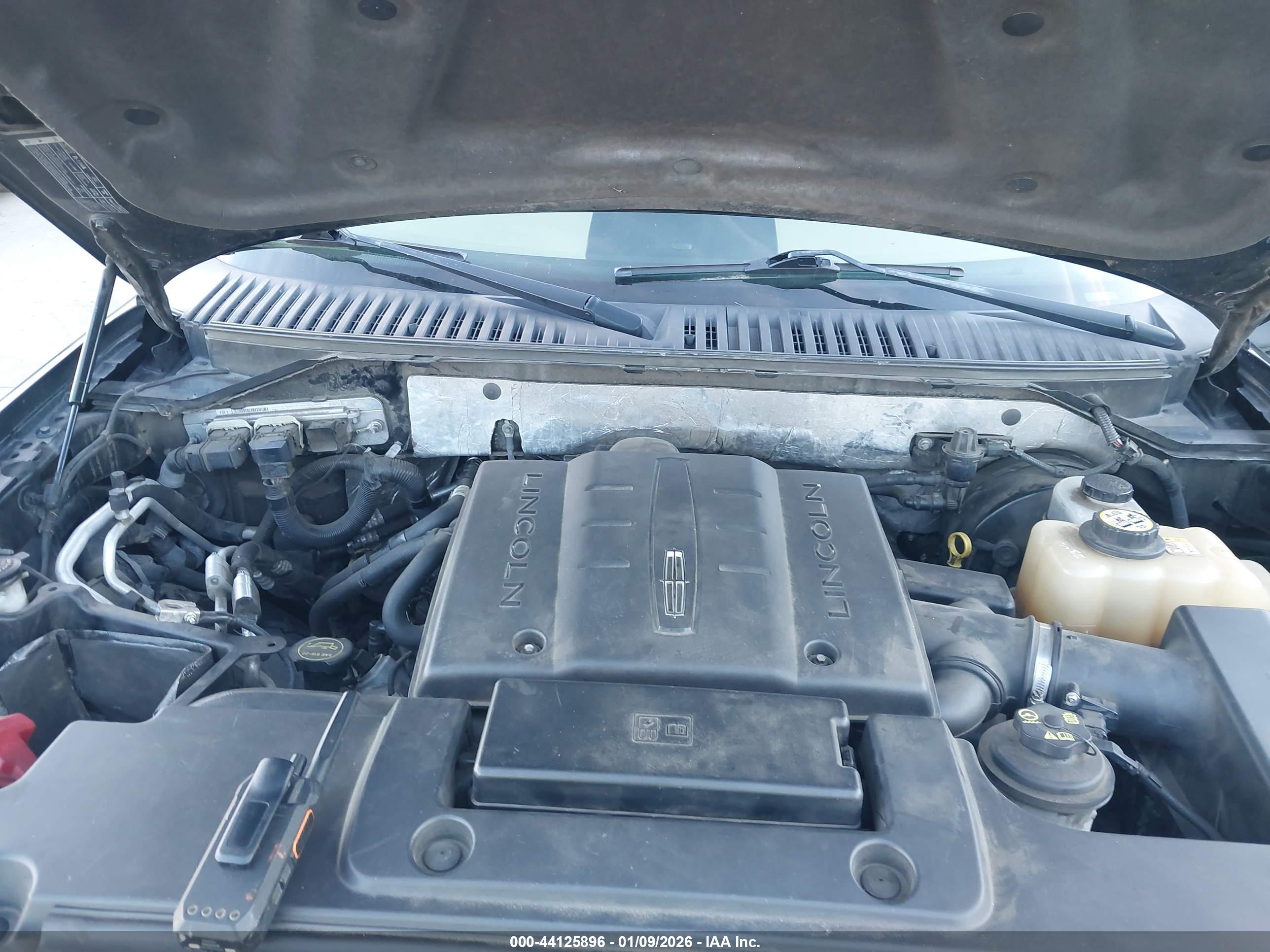 LINCOLN NAVIGATOR image 10