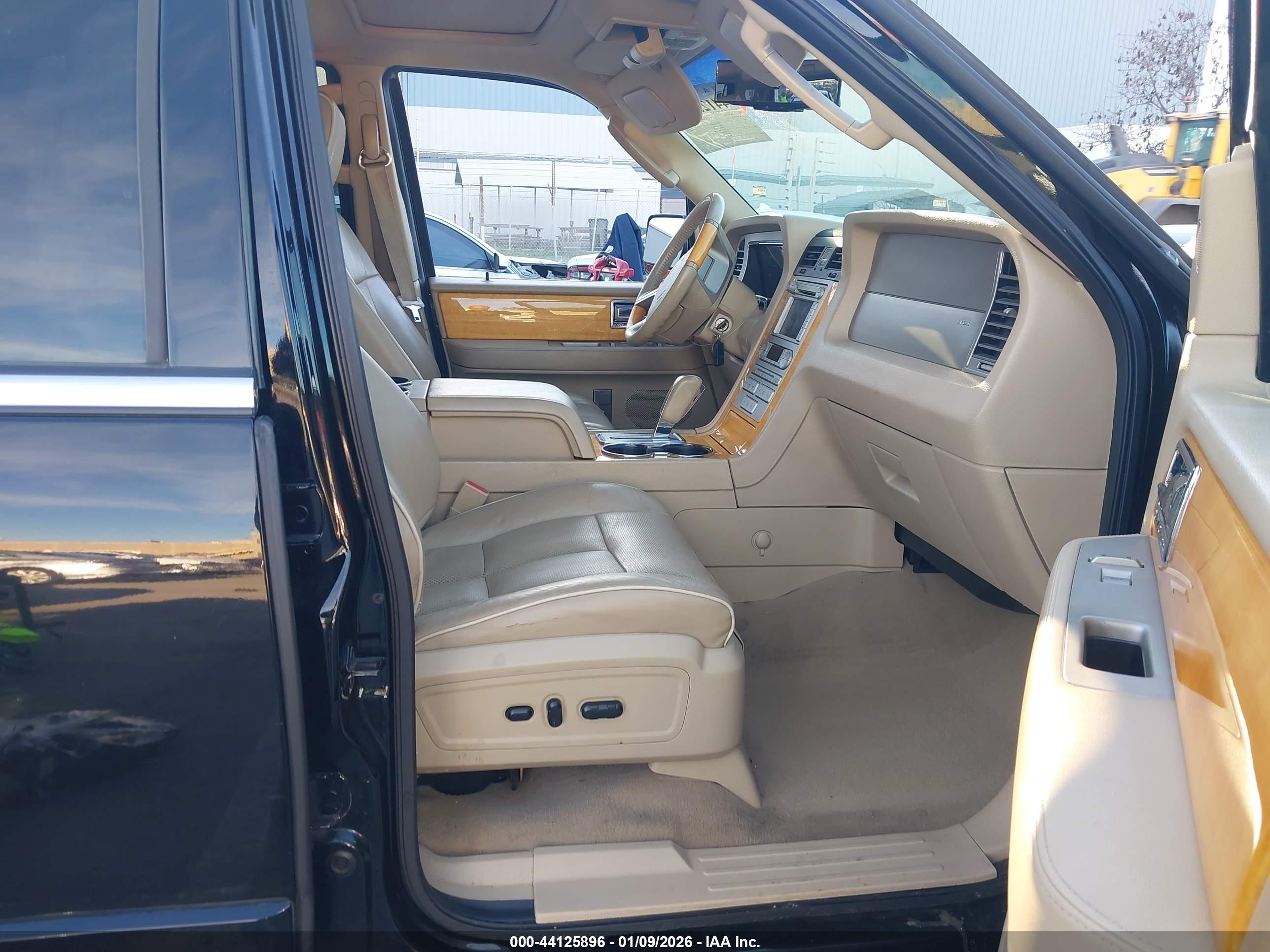 LINCOLN NAVIGATOR image 5
