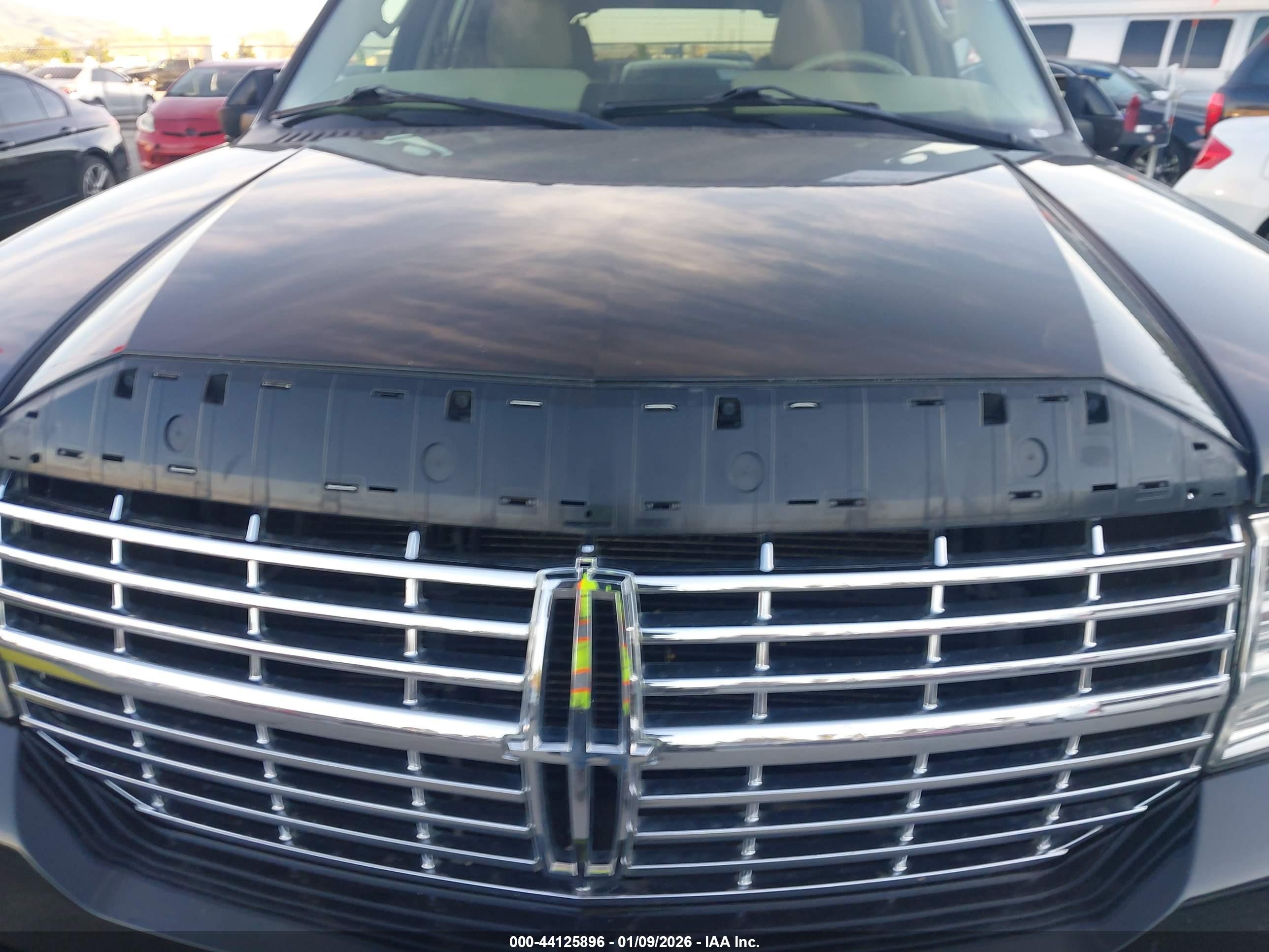 LINCOLN NAVIGATOR image 6
