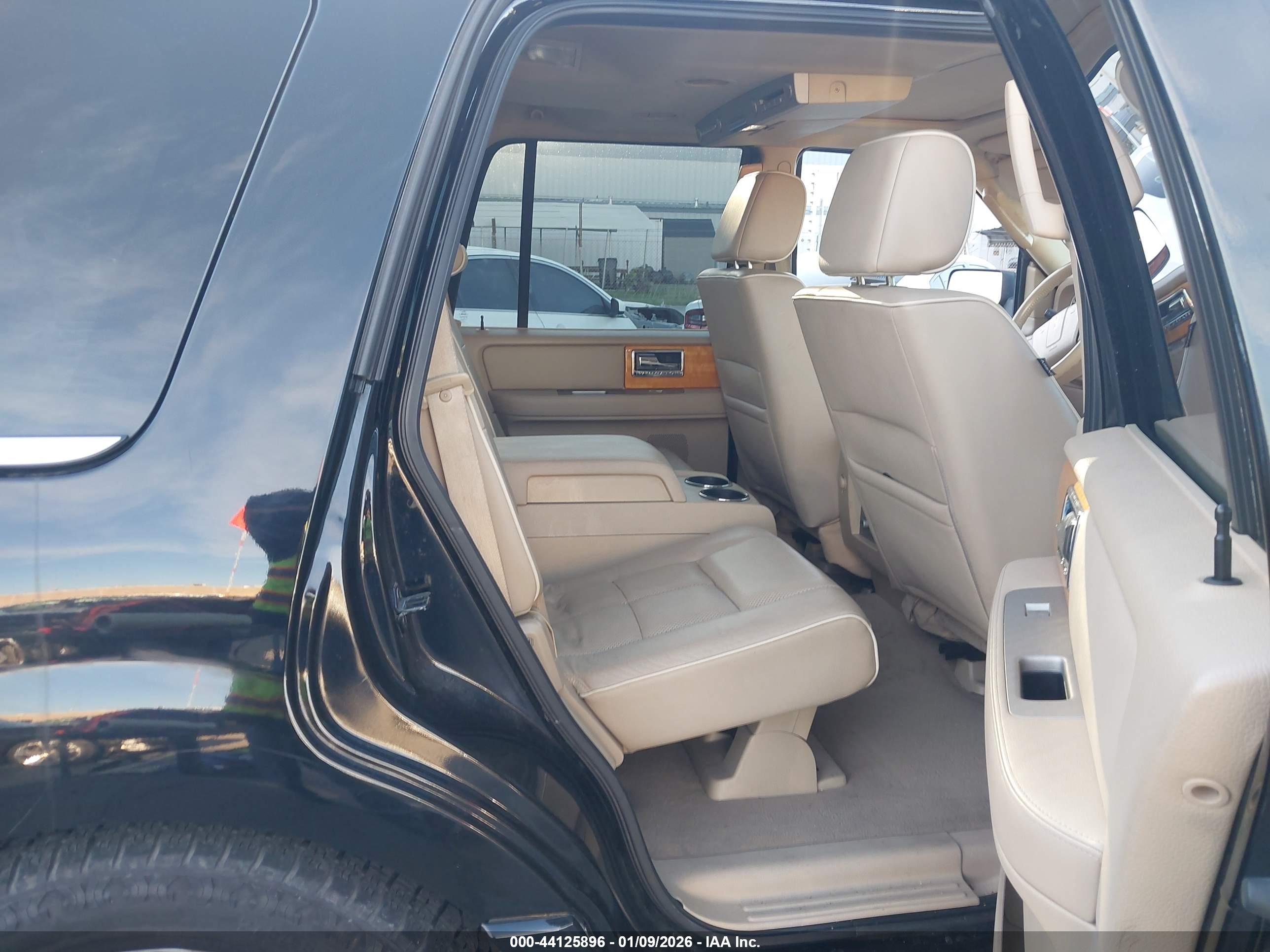 LINCOLN NAVIGATOR image 8