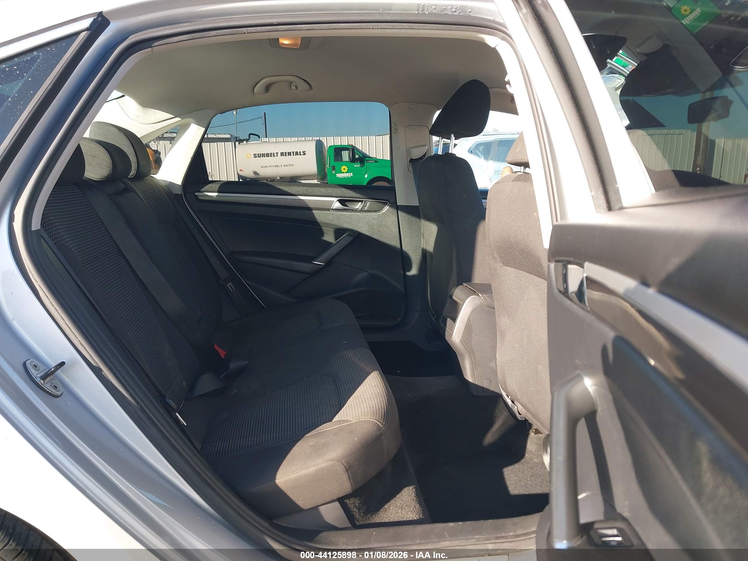 VOLKSWAGEN PASSAT image 8