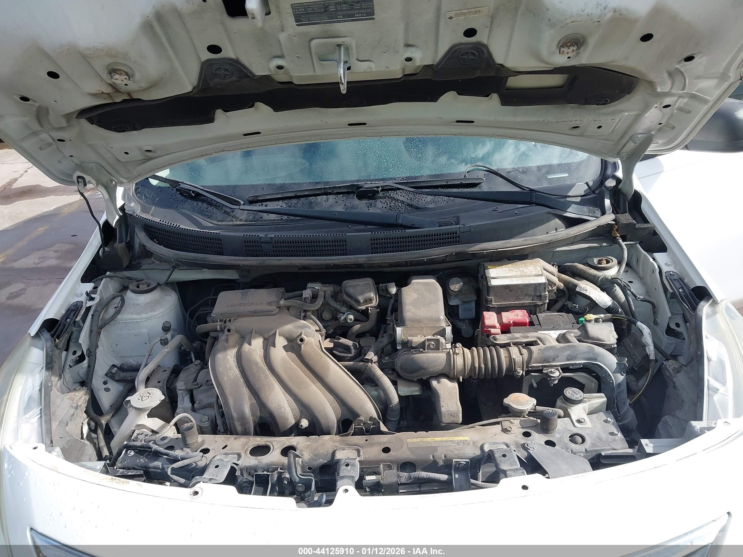NISSAN VERSA image 10