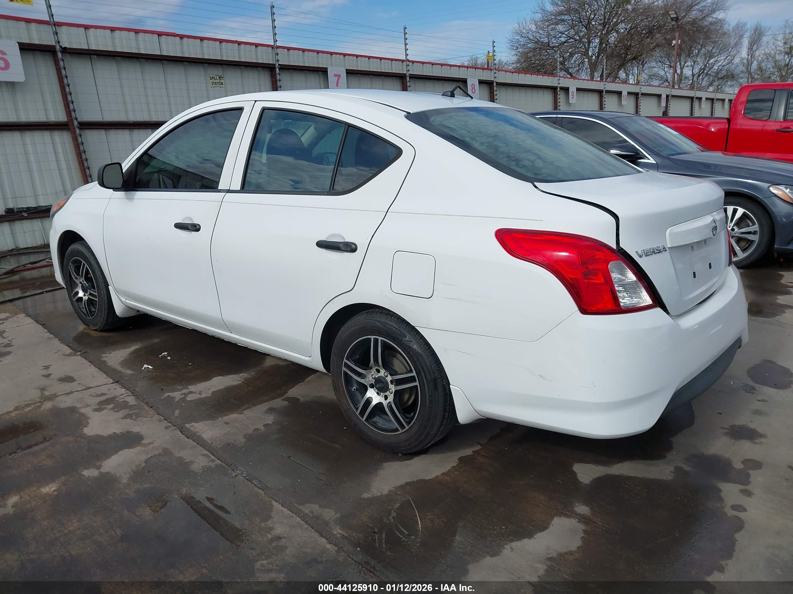 NISSAN VERSA image 3
