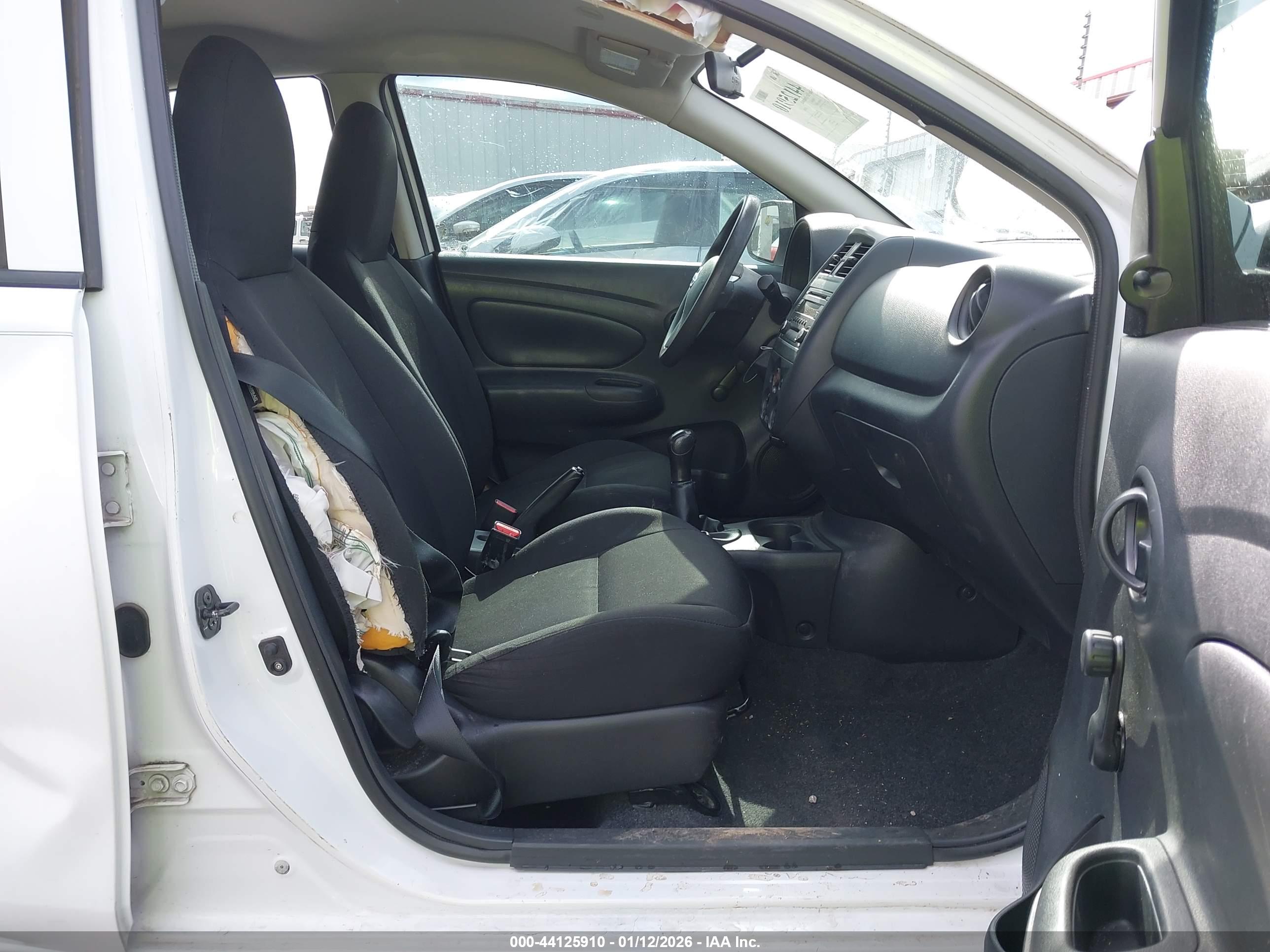 NISSAN VERSA image 5