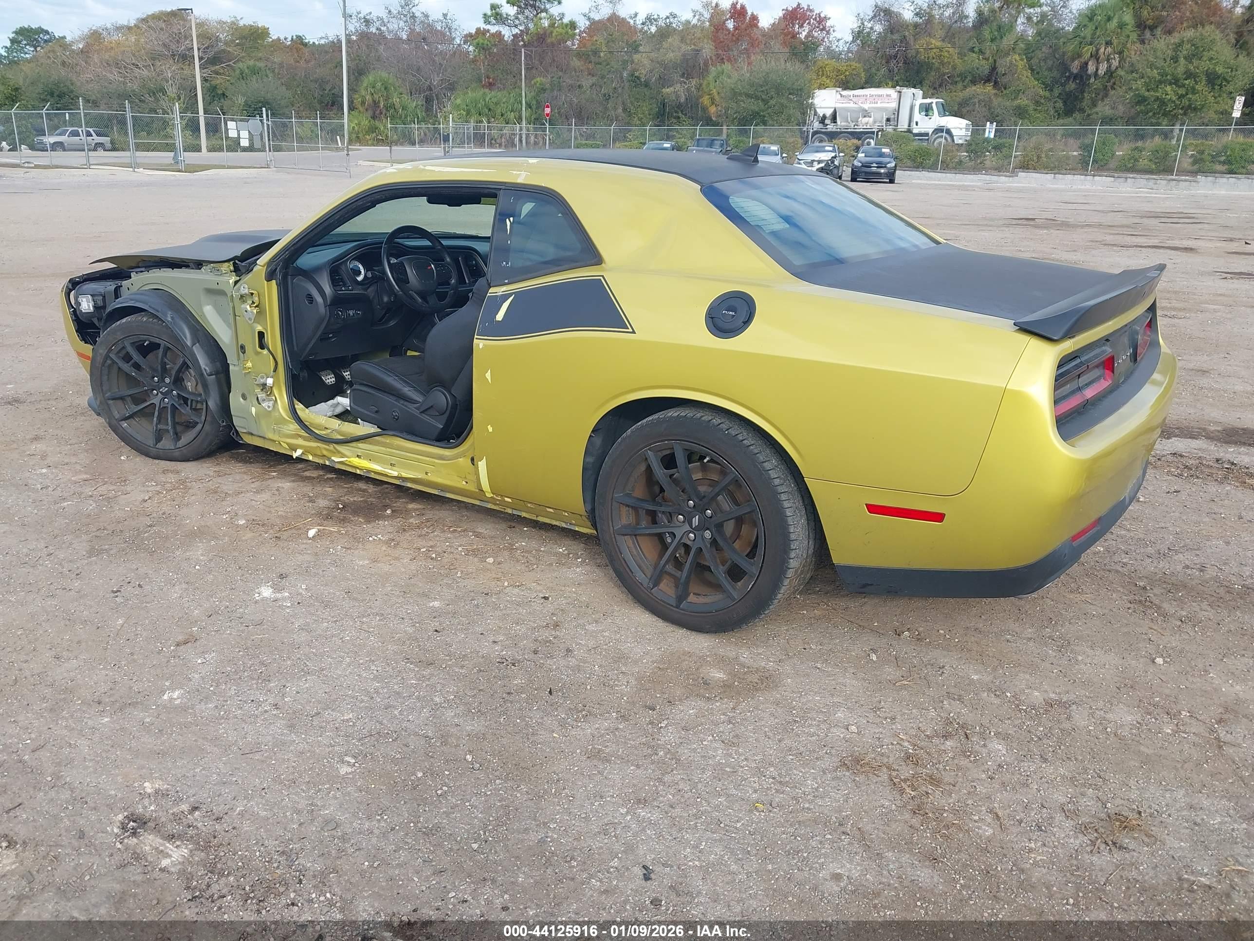 DODGE CHALLENGER image 3
