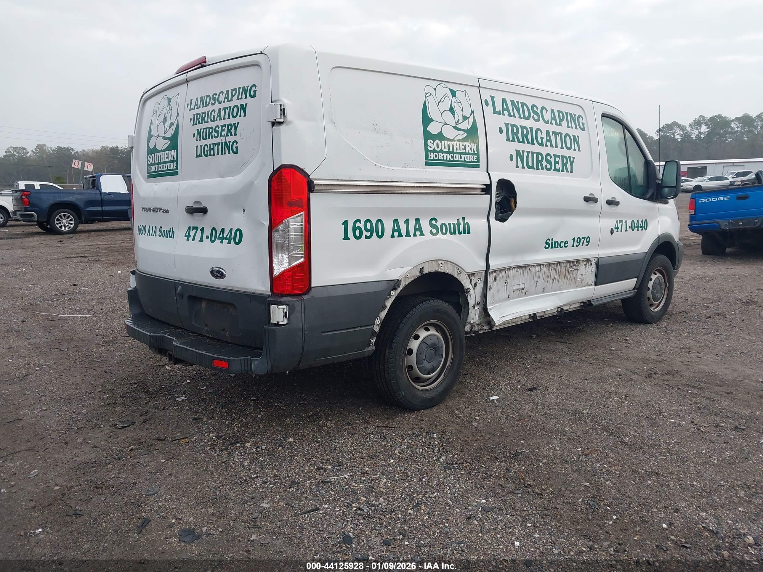 FORD TRANSIT-250 image 4