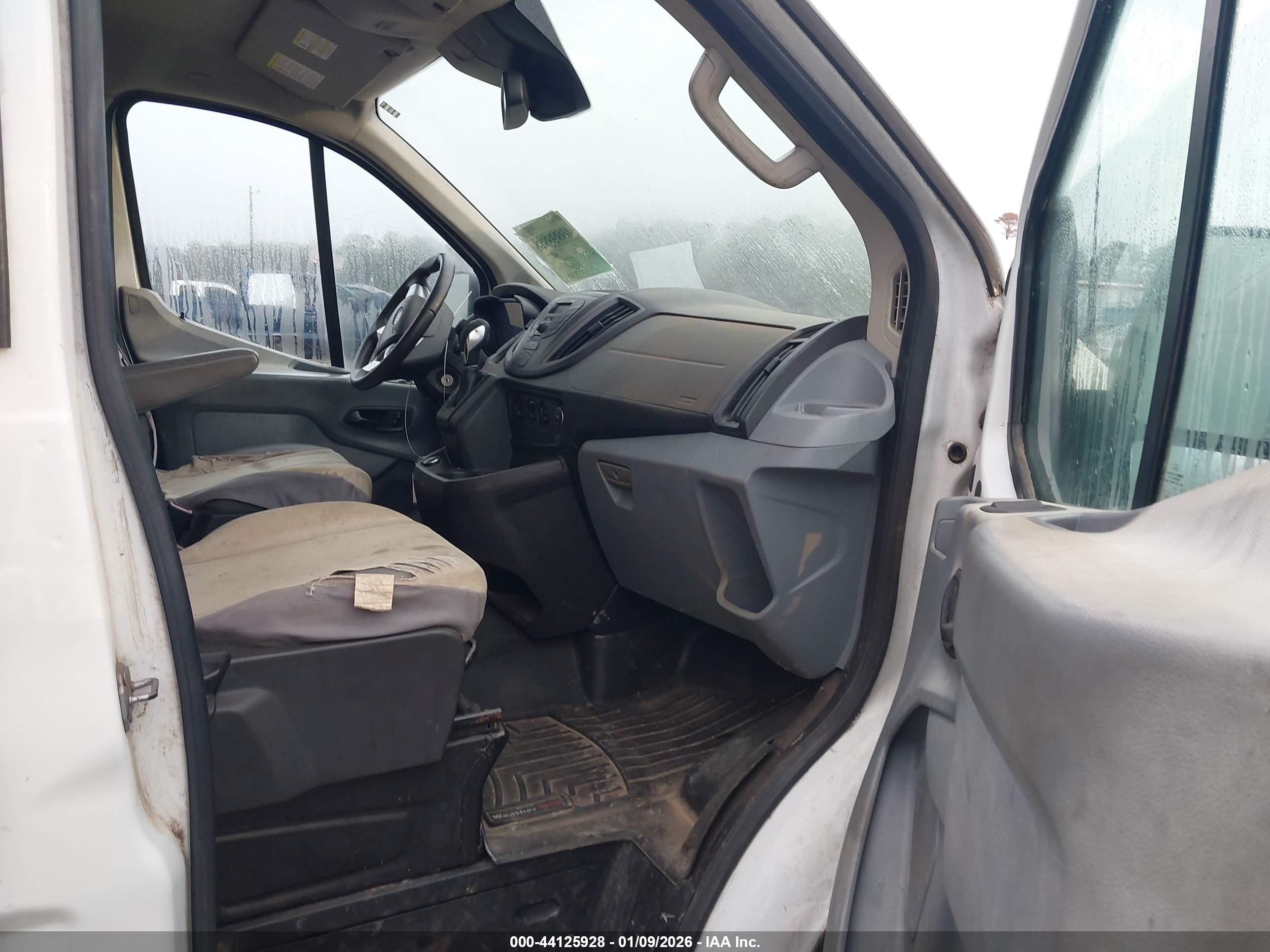 FORD TRANSIT-250 image 5