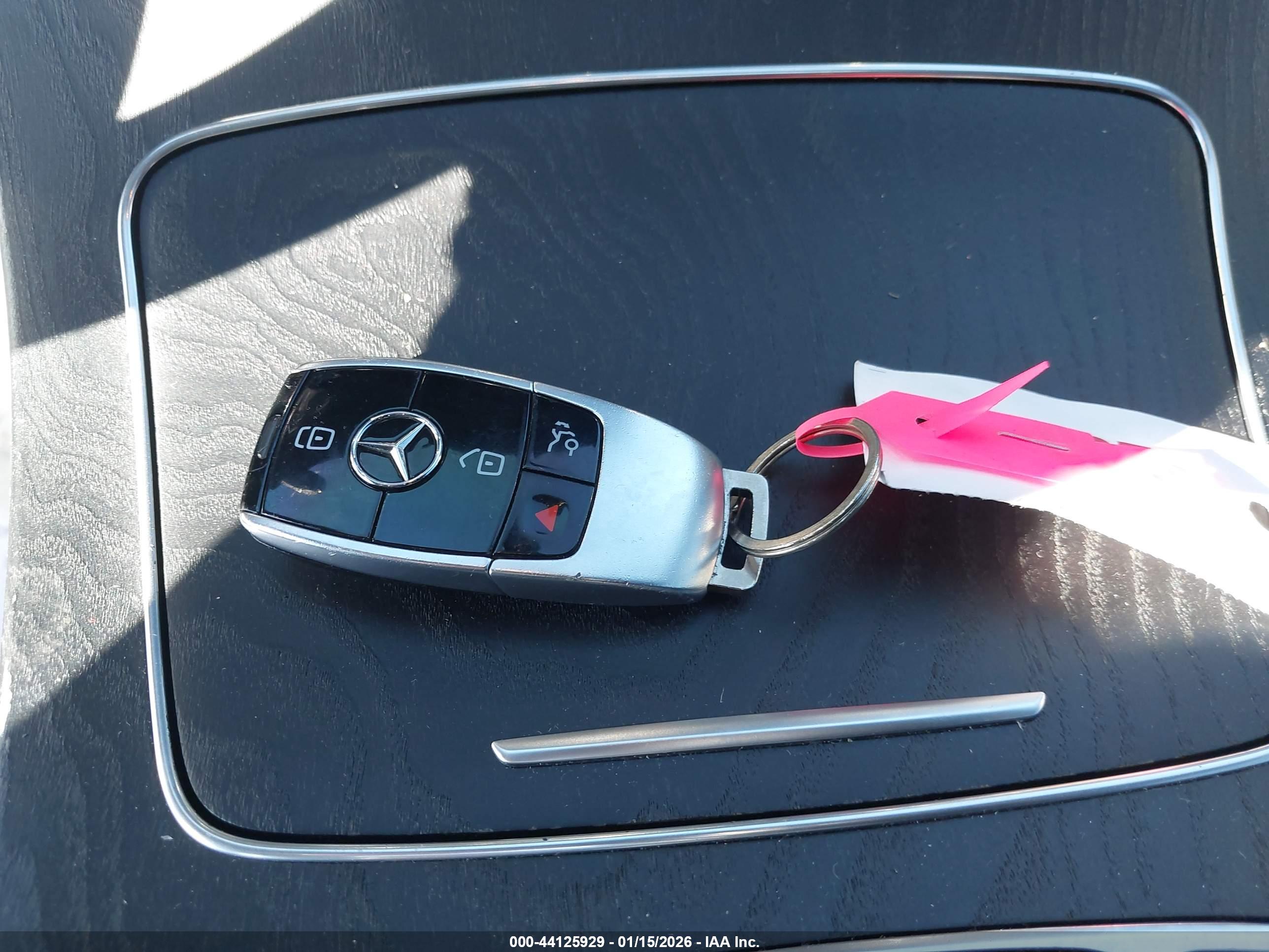MERCEDES-BENZ E image 11