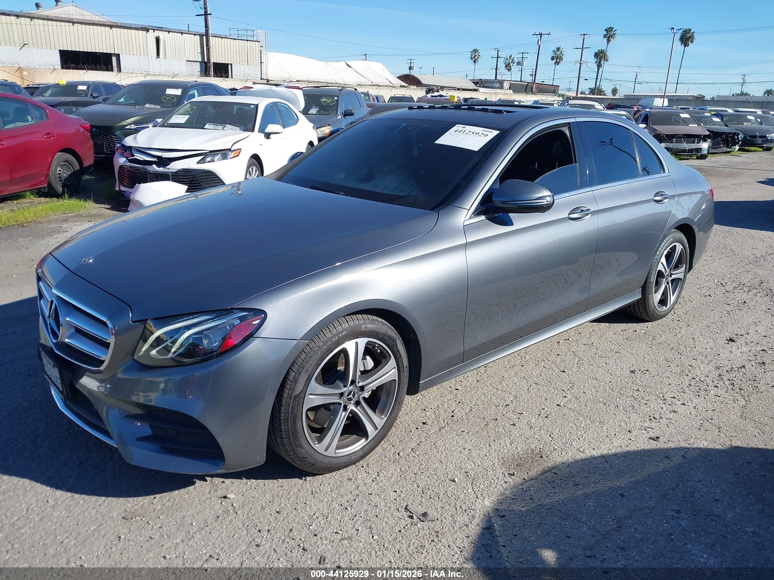 MERCEDES-BENZ E image 2