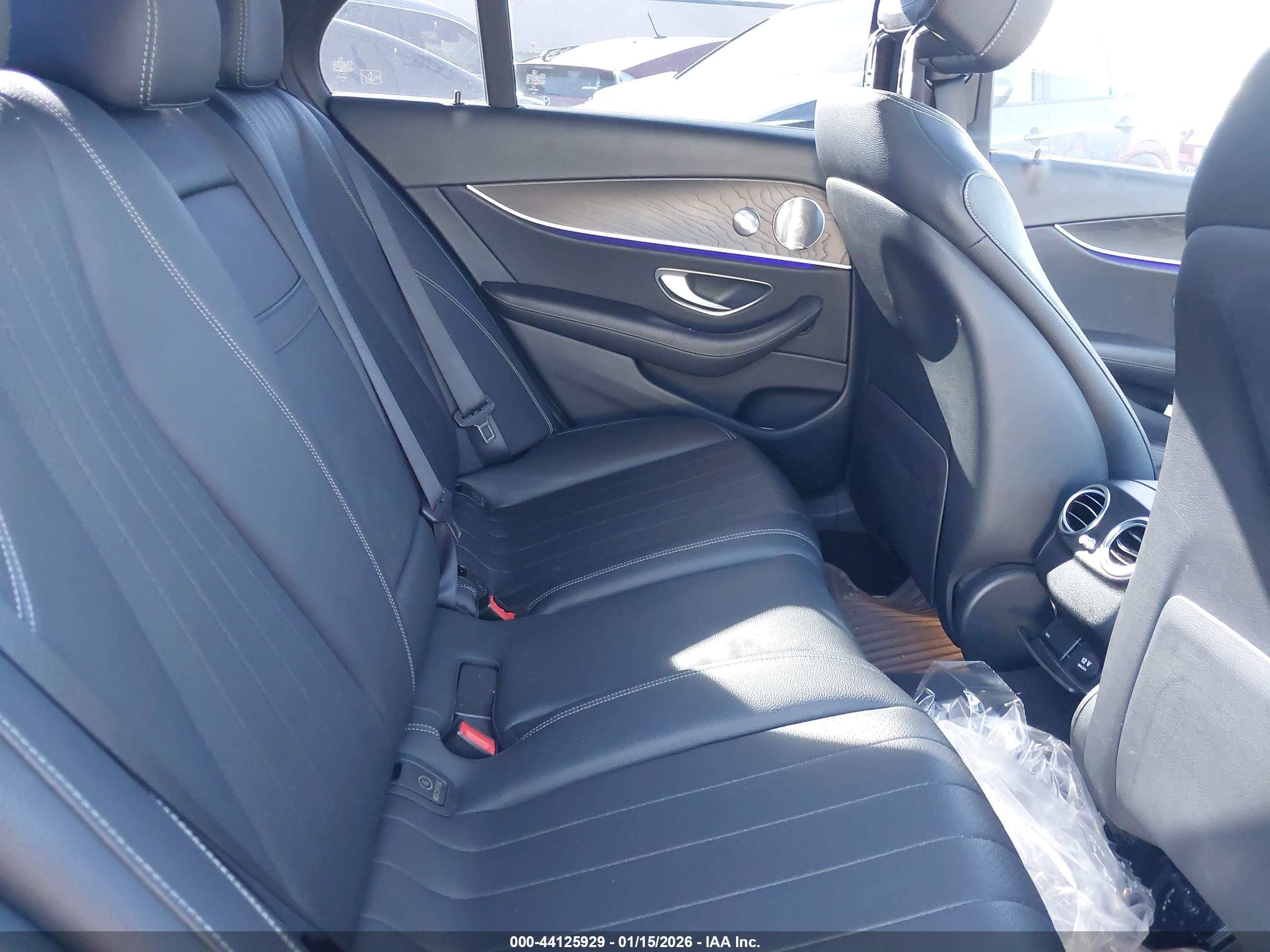 MERCEDES-BENZ E image 8