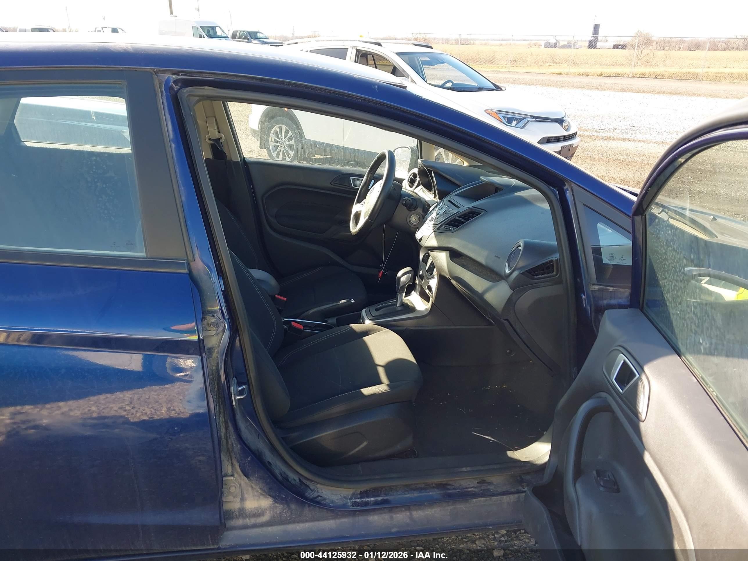 FORD FIESTA image 5