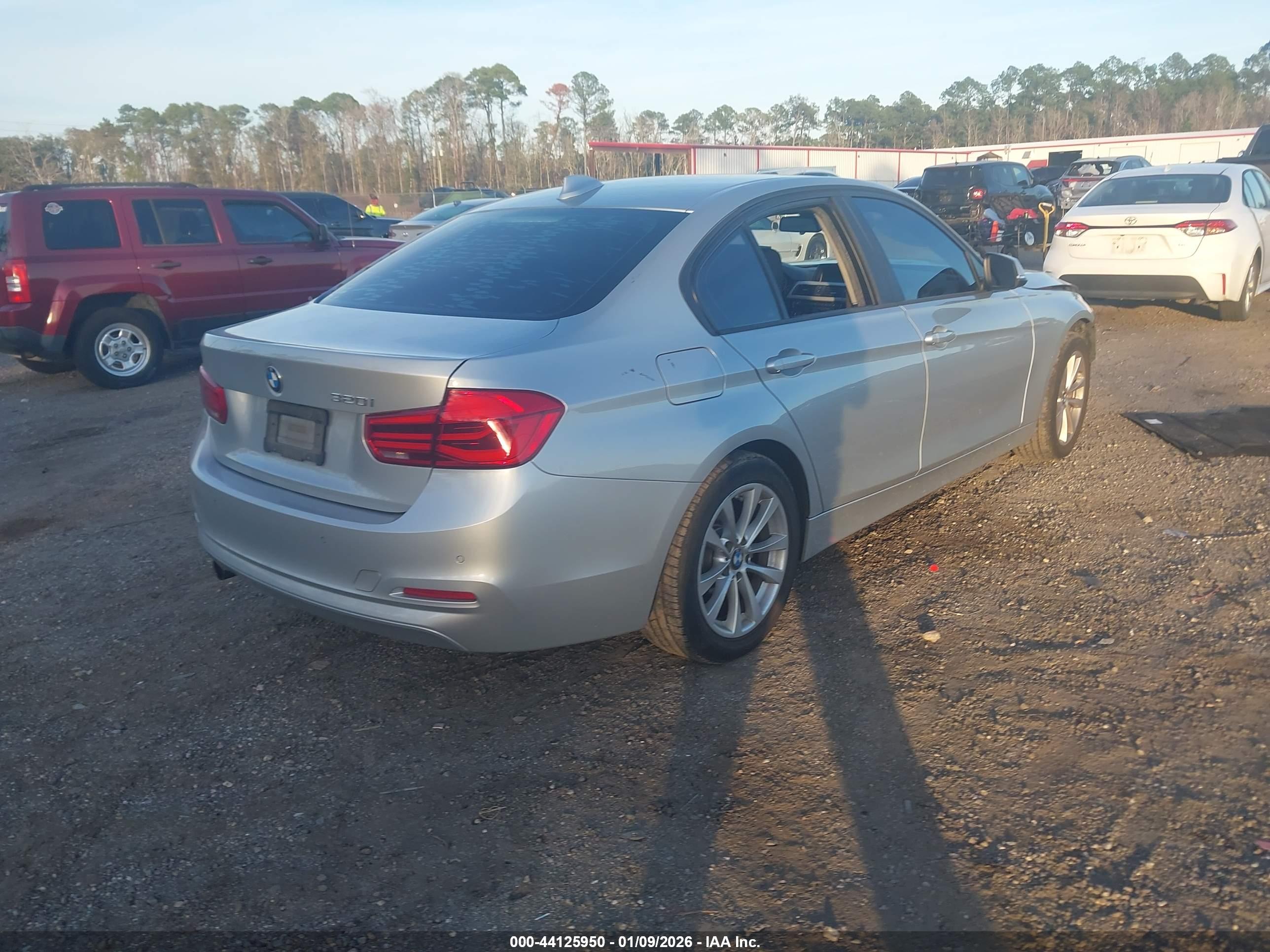 BMW 320I image 4