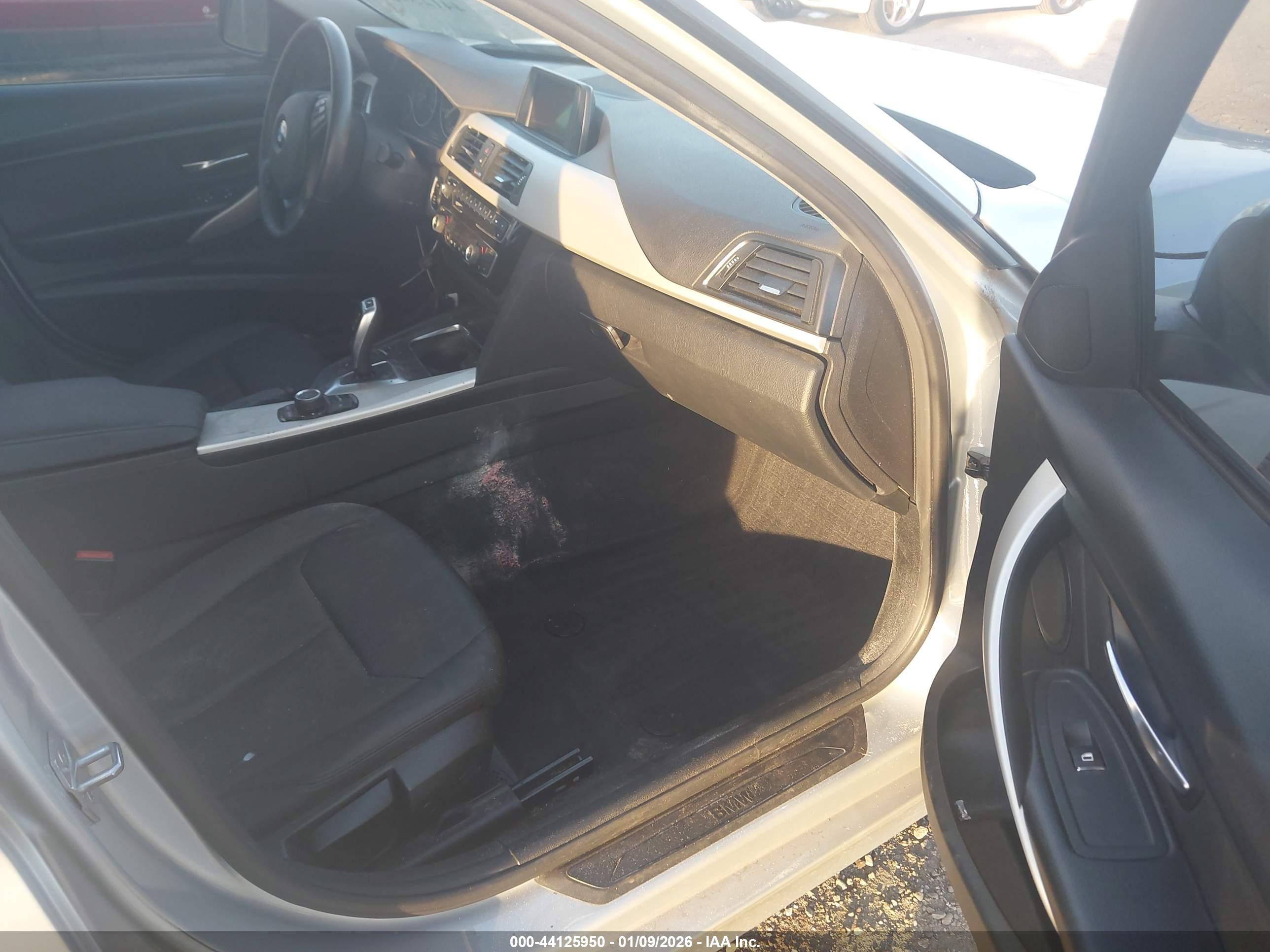 BMW 320I image 5