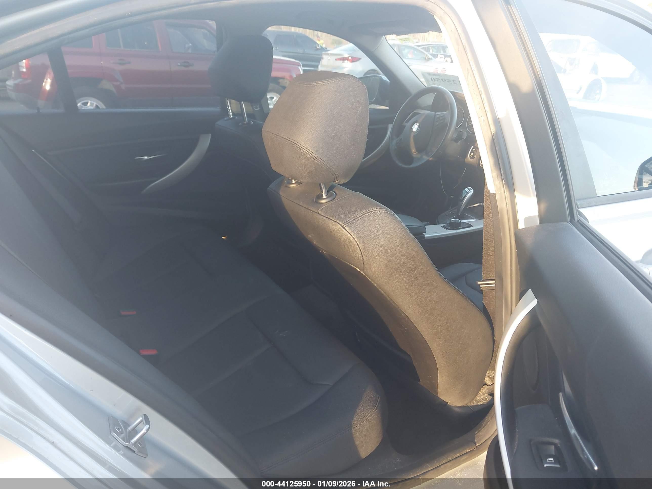 BMW 320I image 8