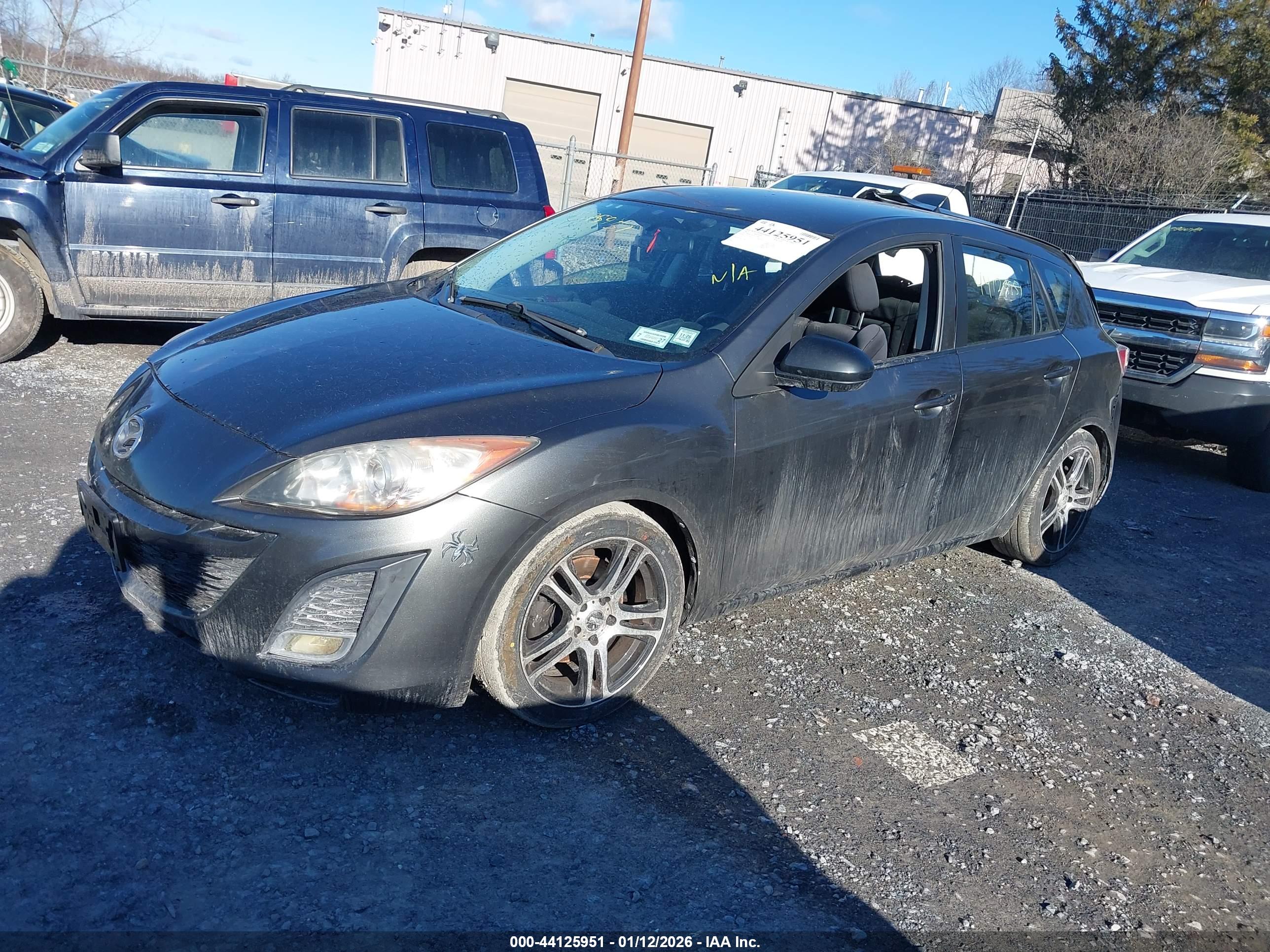 MAZDA MAZDA3 image 2