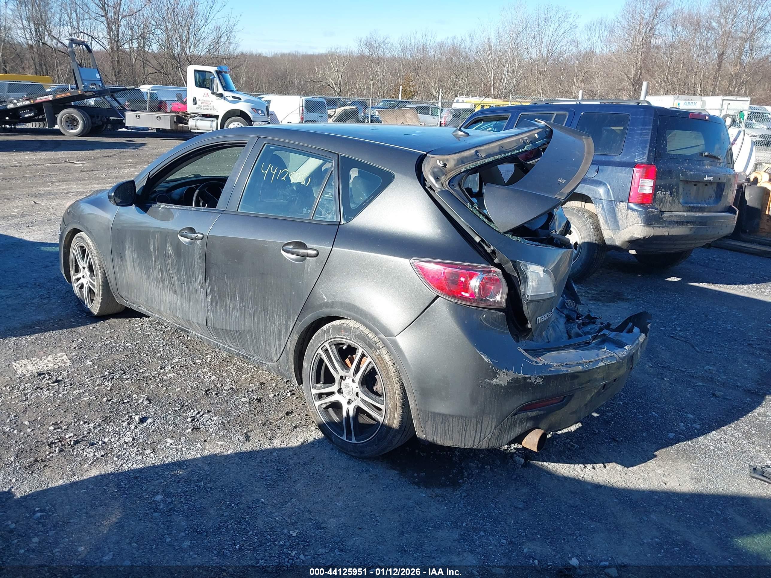 MAZDA MAZDA3 image 3
