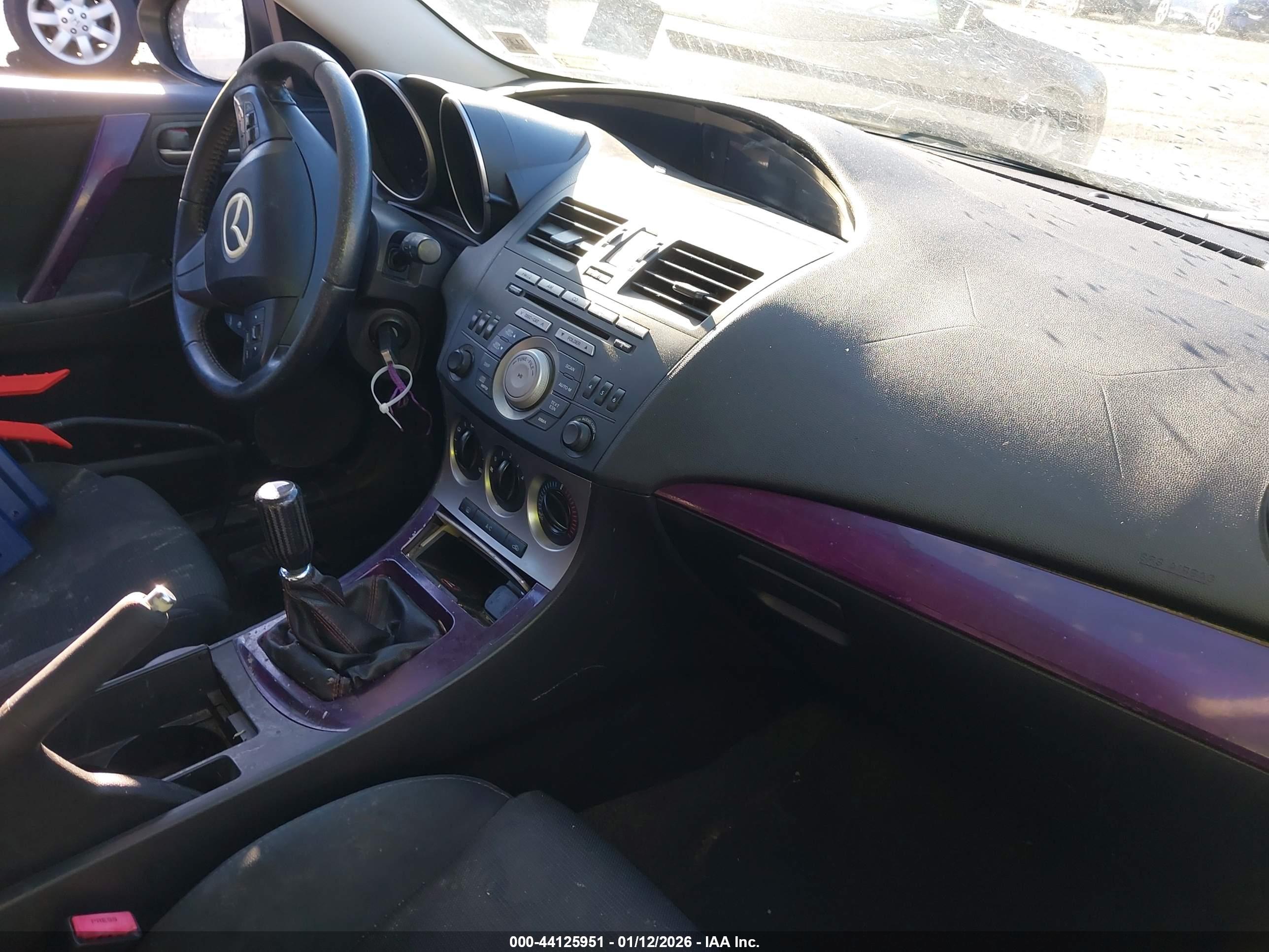 MAZDA MAZDA3 image 5