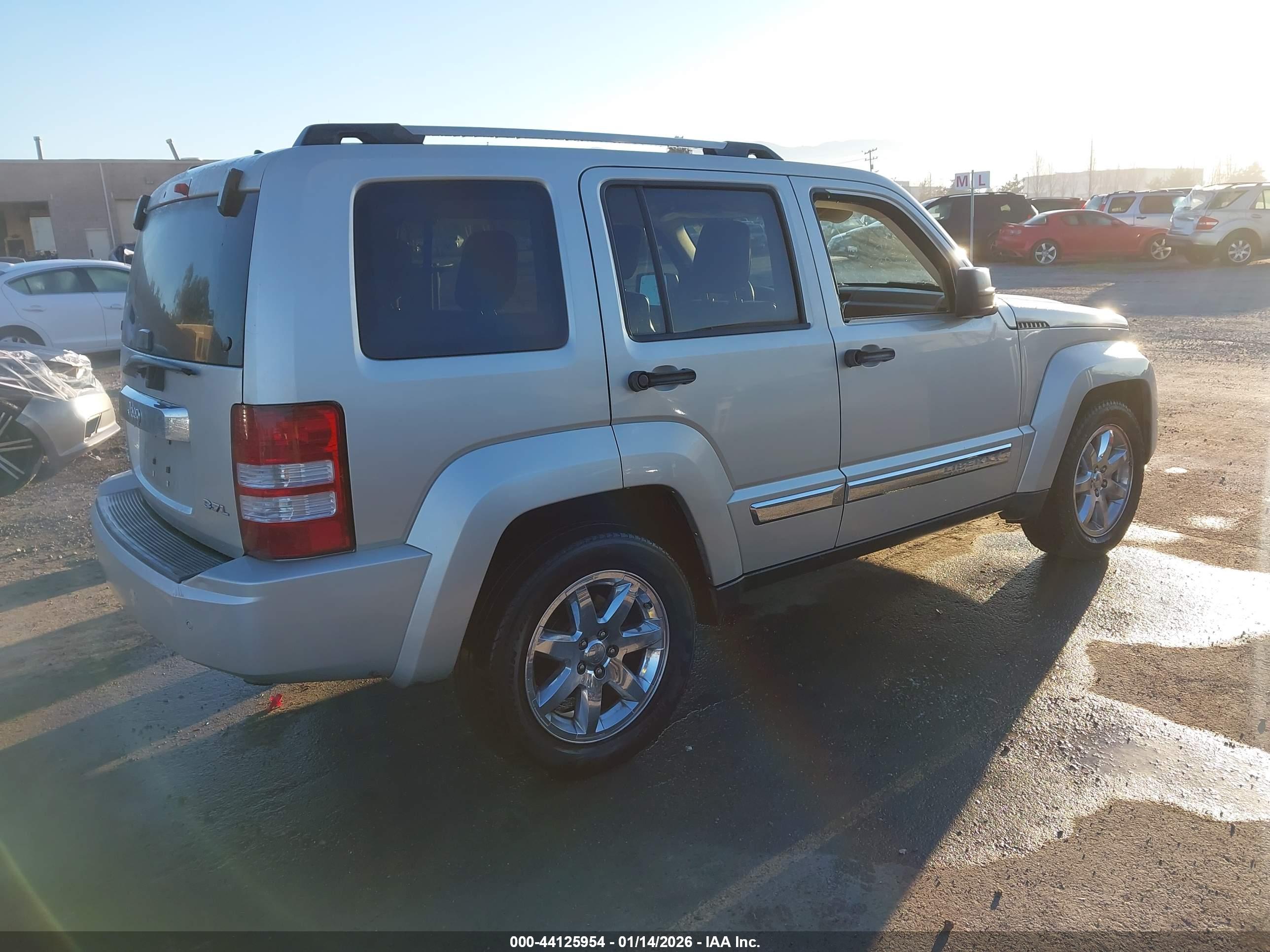 JEEP LIBERTY image 4
