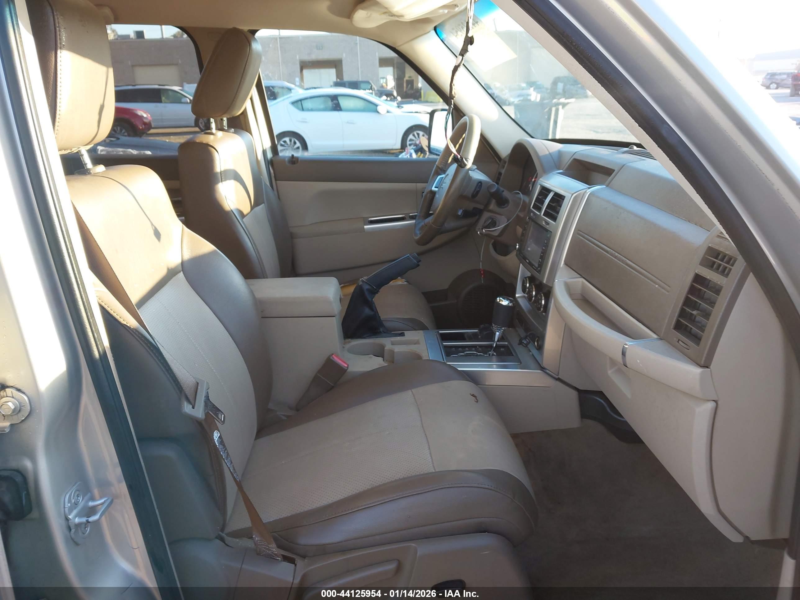 JEEP LIBERTY image 5